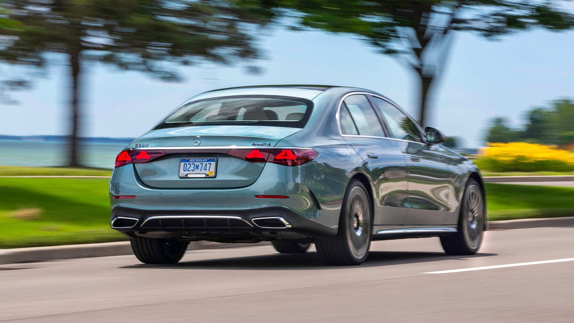 Đánh giá Mercedes-Benz E-Class 2026: Đối trọng trong phân khúc sedan hạng sang