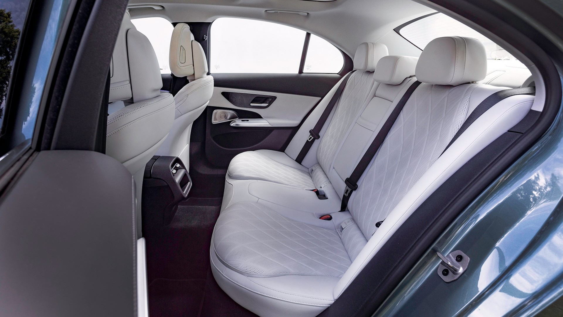 Đánh giá Mercedes-Benz E-Class 2026: Đối trọng trong phân khúc sedan hạng sang