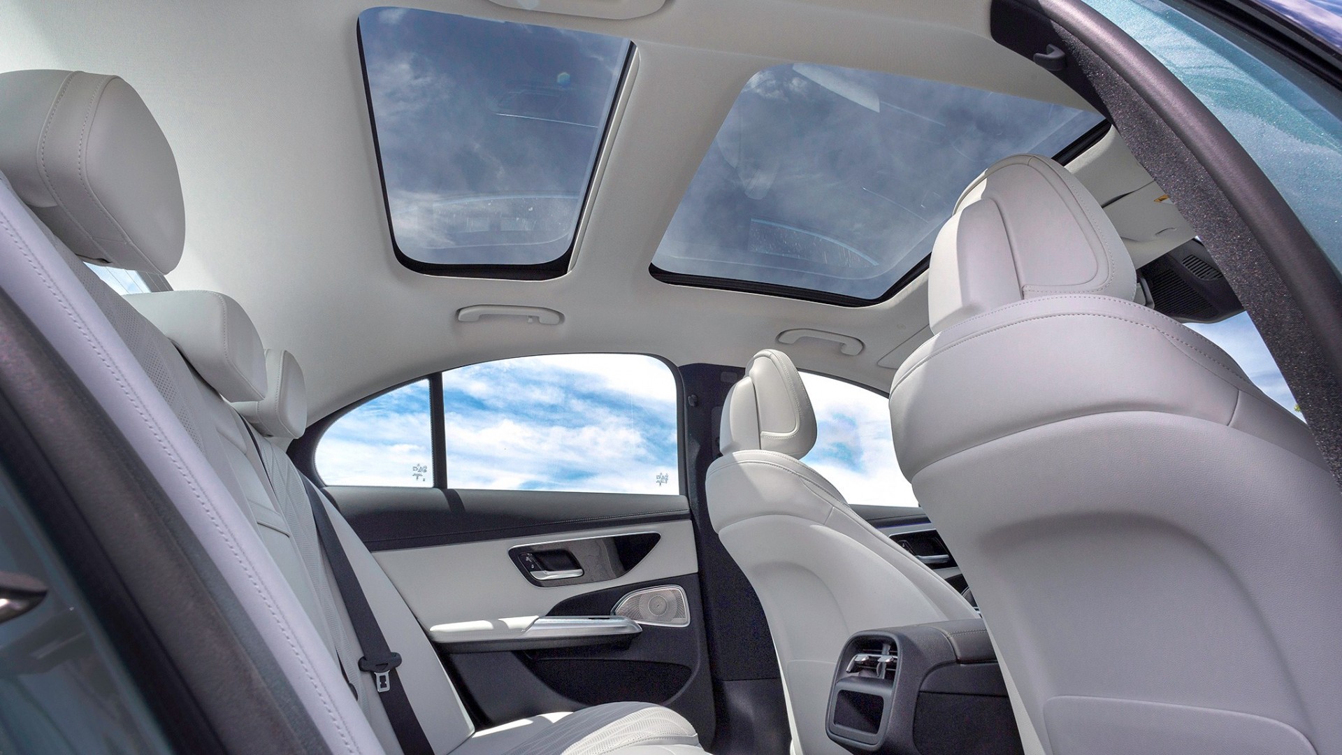 Đánh giá Mercedes-Benz E-Class 2026: Đối trọng trong phân khúc sedan hạng sang