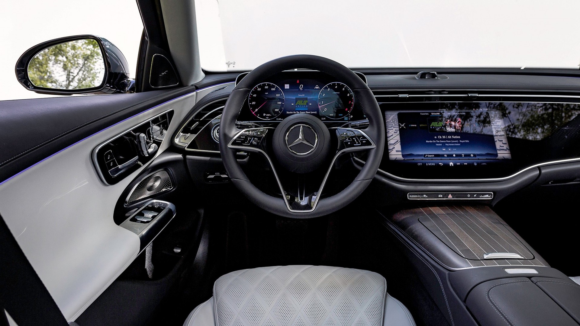 Đánh giá Mercedes-Benz E-Class 2026: Đối trọng trong phân khúc sedan hạng sang