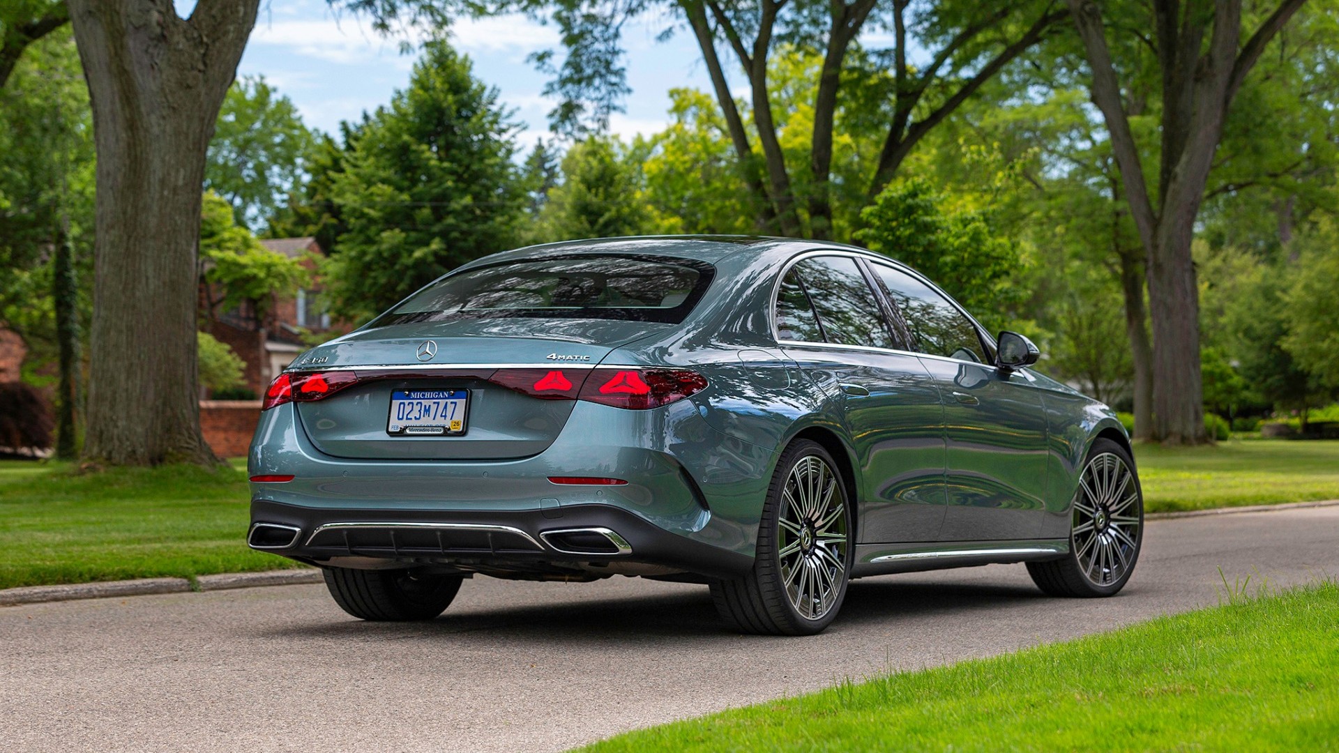 Đánh giá Mercedes-Benz E-Class 2026: Đối trọng trong phân khúc sedan hạng sang