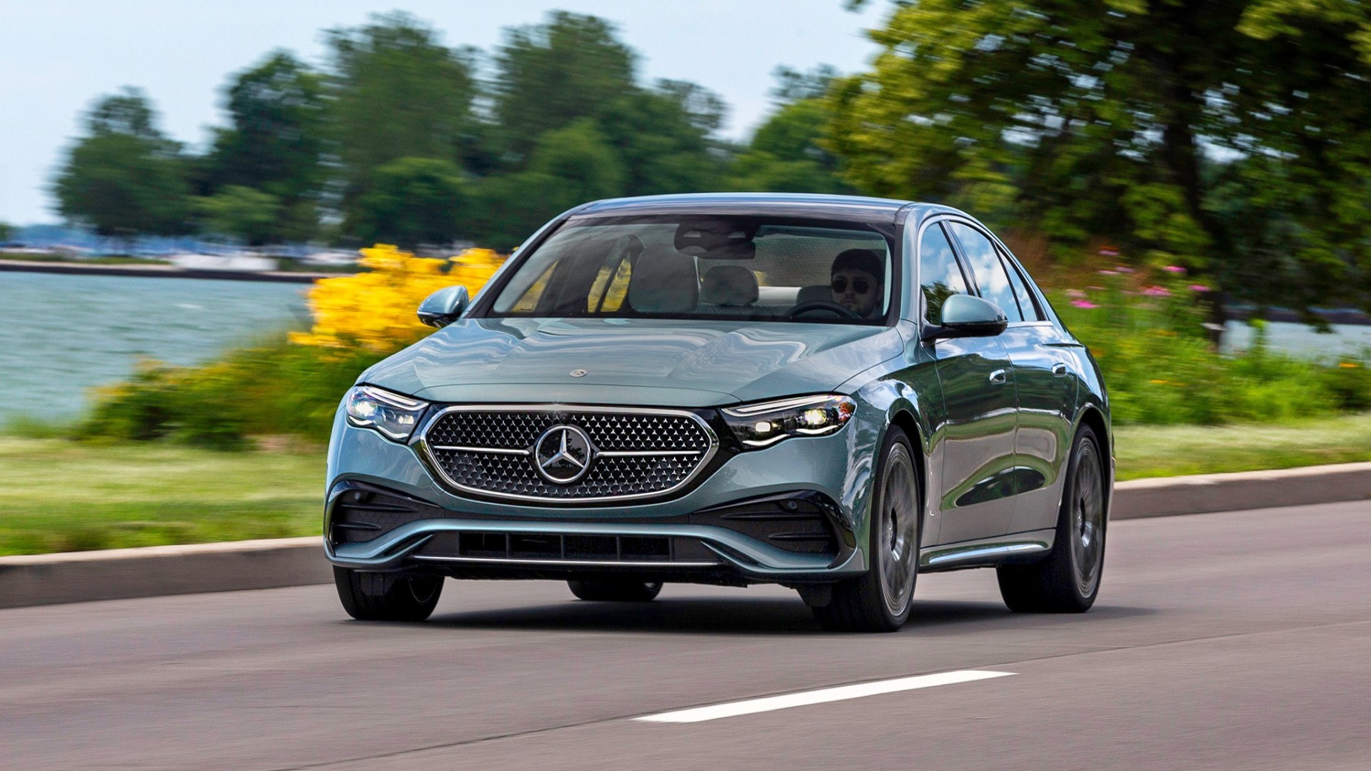 Đánh giá Mercedes-Benz E-Class 2026: Đối trọng trong phân khúc sedan hạng sang