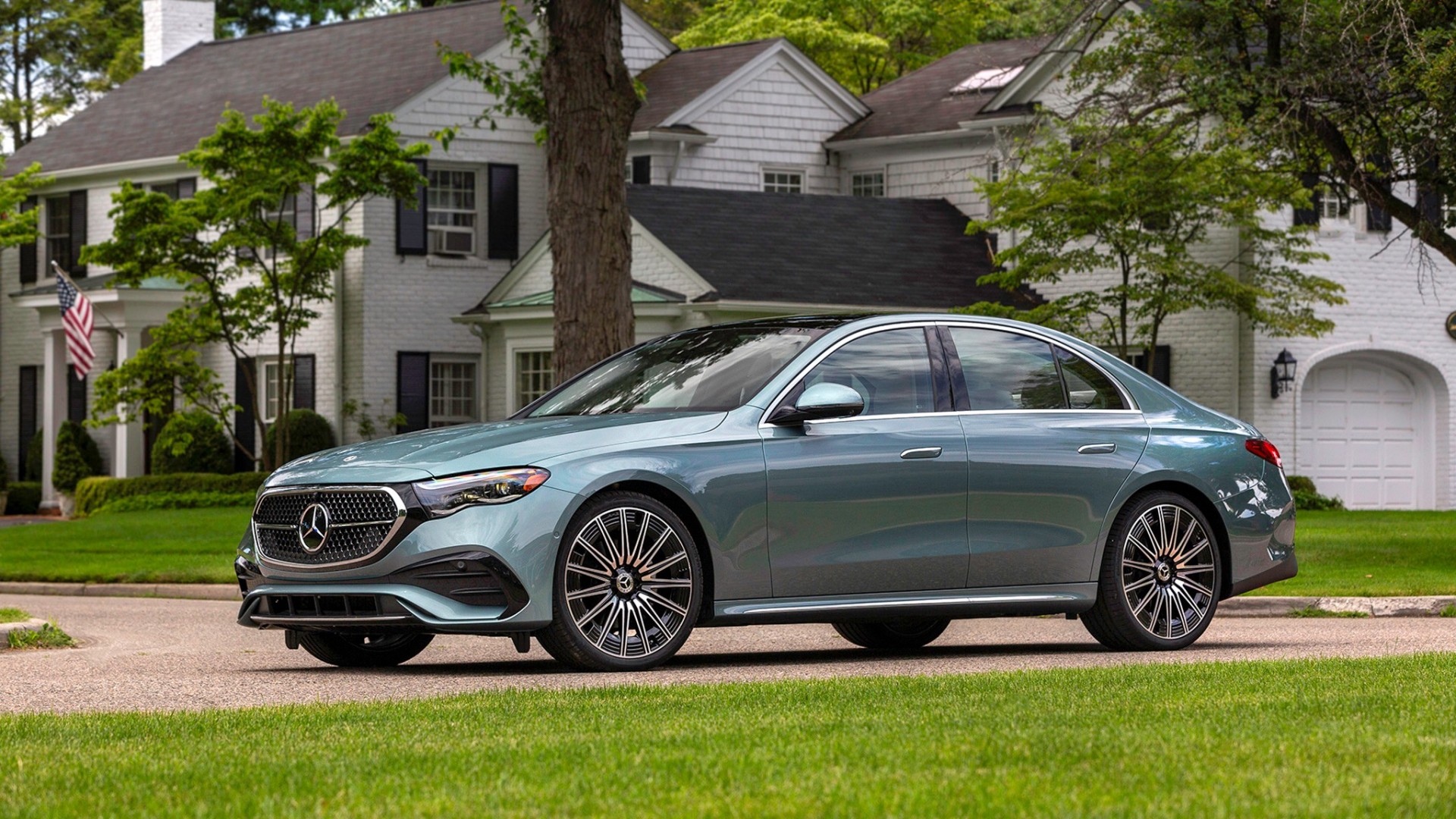 Đánh giá Mercedes-Benz E-Class 2026: Đối trọng trong phân khúc sedan hạng sang