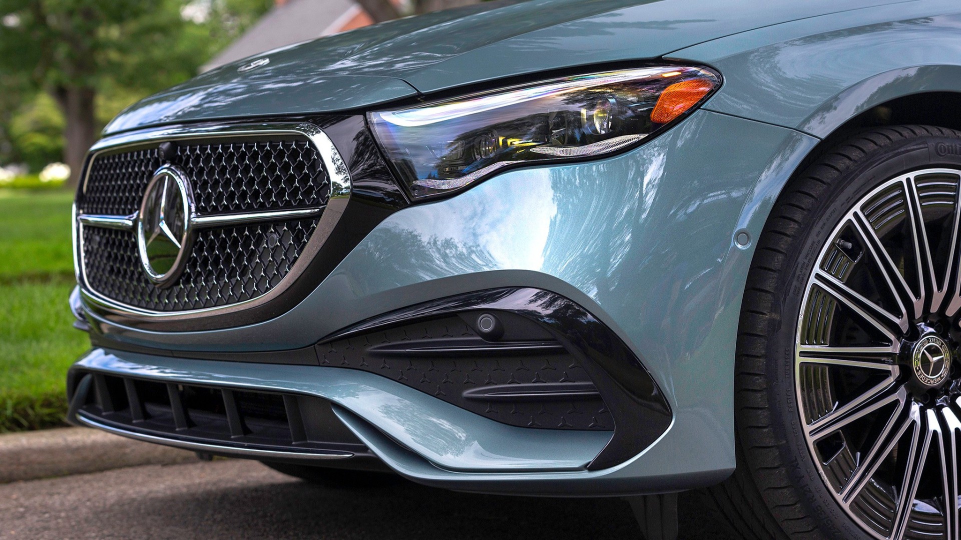 Đánh giá Mercedes-Benz E-Class 2026: Đối trọng trong phân khúc sedan hạng sang