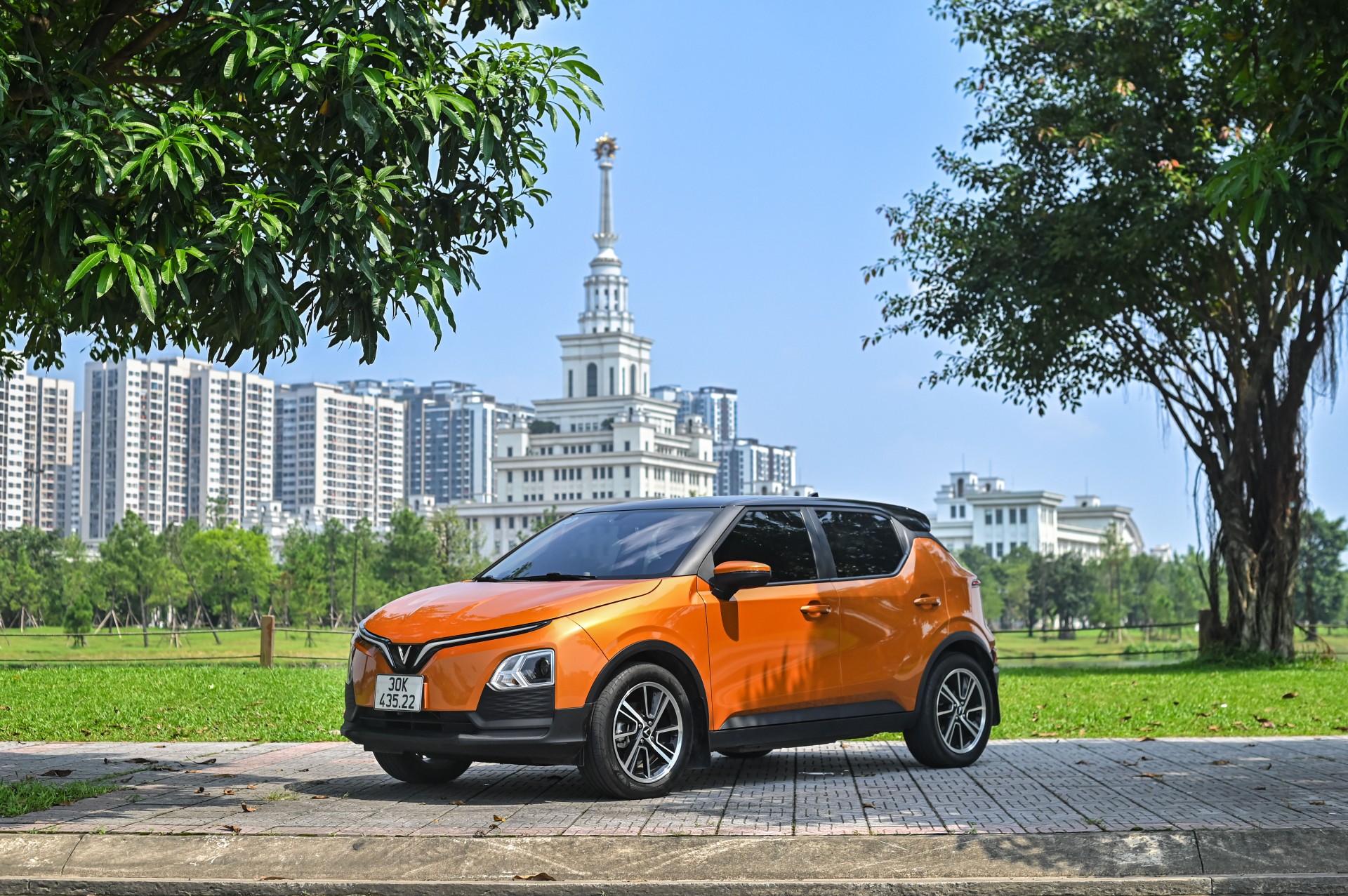 VinFast lập kỷ lục với 100.000 ô tô bán ra trong 3 quý đầu năm tại Việt Nam