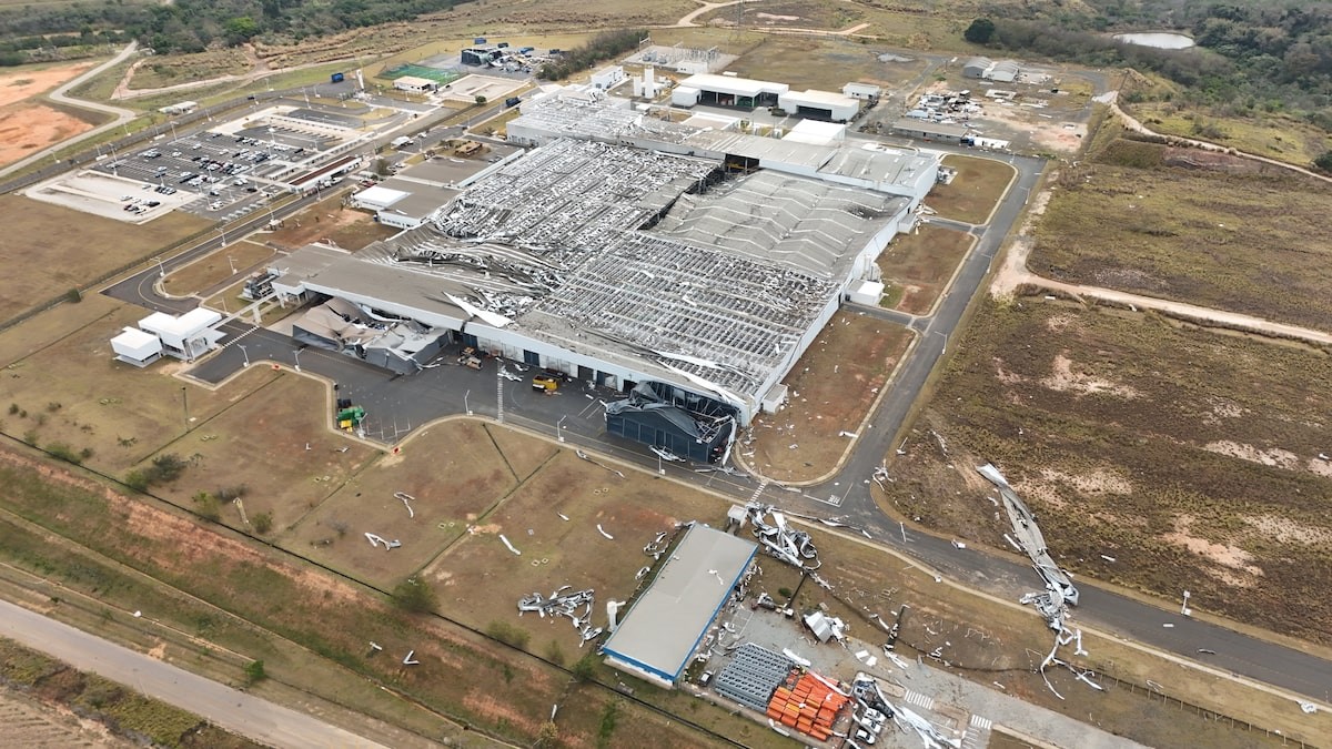 Nhà máy động cơ Toyota bị tàn phá bởi bão có sức gió 100 km/h, ảnh hưởng đến việc giao xe Yaris Cross