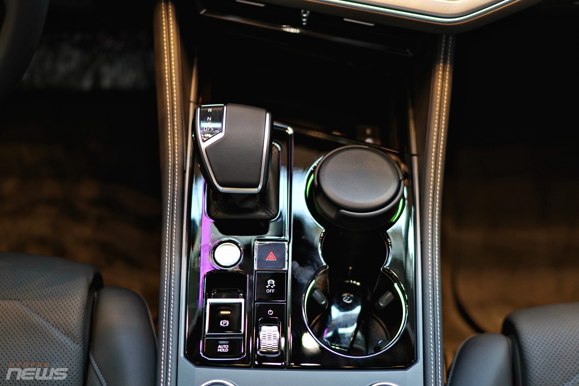 Cận cảnh Volkswagen Touareg Highline vừa về đại lý