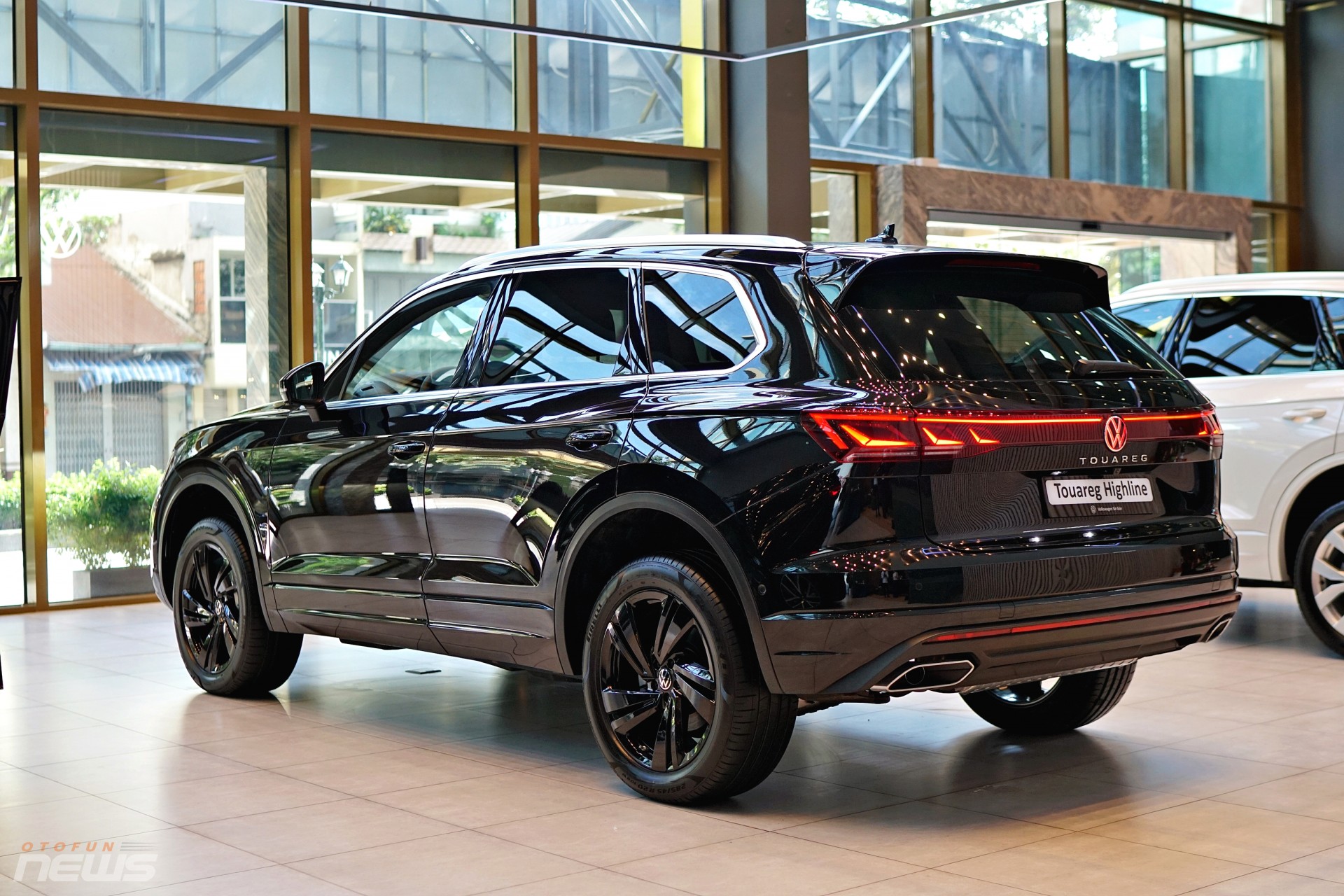 Cận cảnh Volkswagen Touareg Highline vừa về đại lý