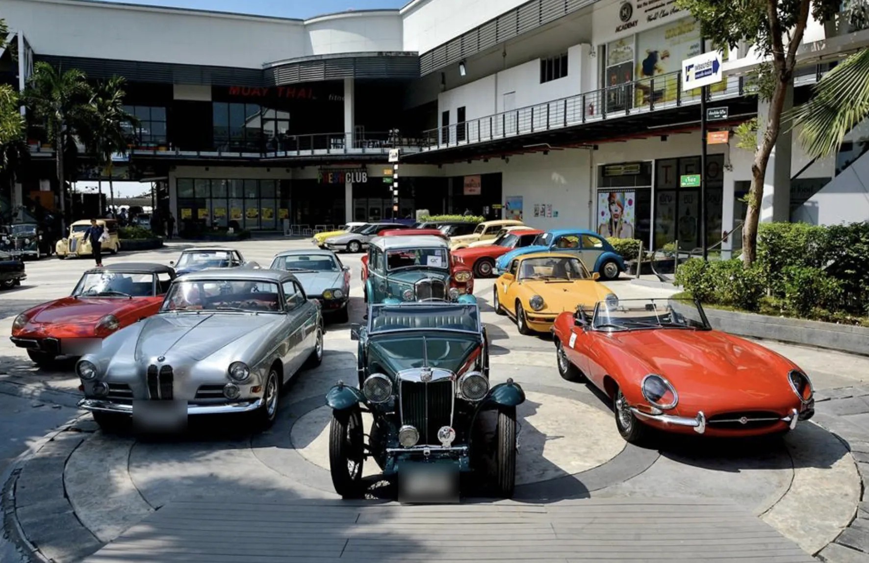 Chính phủ Thái Lan 'trải thảm đỏ' cho xe cổ, thuế nhập khẩu giảm mạnh Chính phủ Thái Lan 'trải thảm đỏ' cho xe cổ, thuế nhập khẩu giảm mạnh