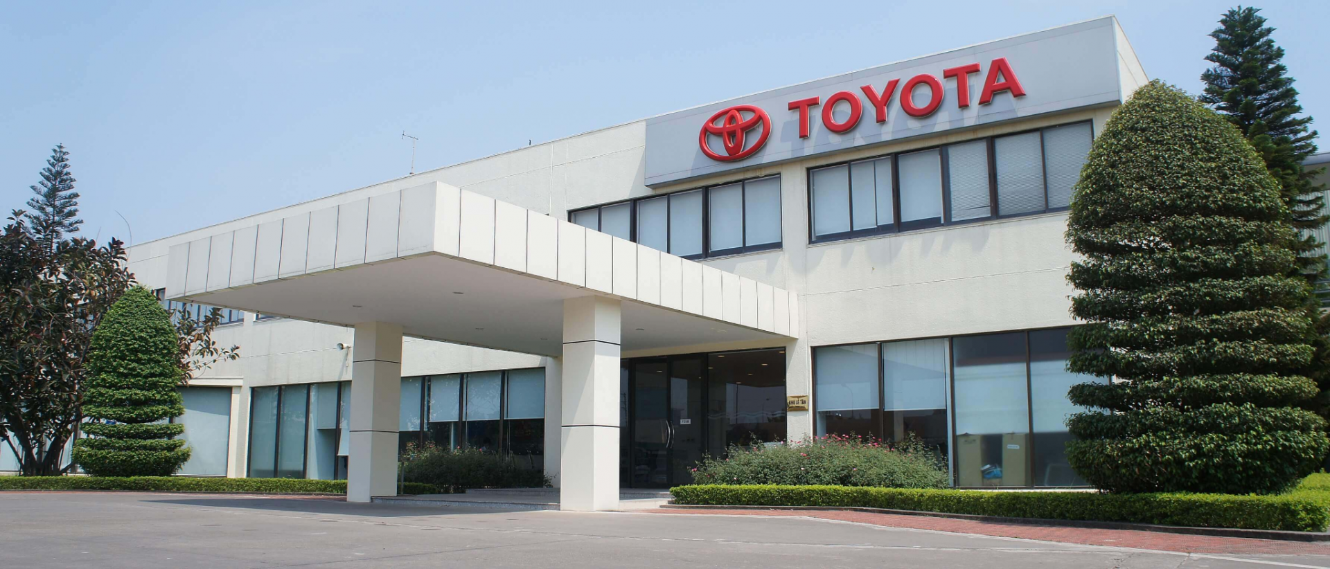 Toyota Việt Nam tri ân khách hàng với ưu đãi tài chính đặc biệt cho Camry Hybrid Toyota Việt Nam tri ân khách hàng với ưu đãi tài chính đặc biệt cho Camry Hybrid