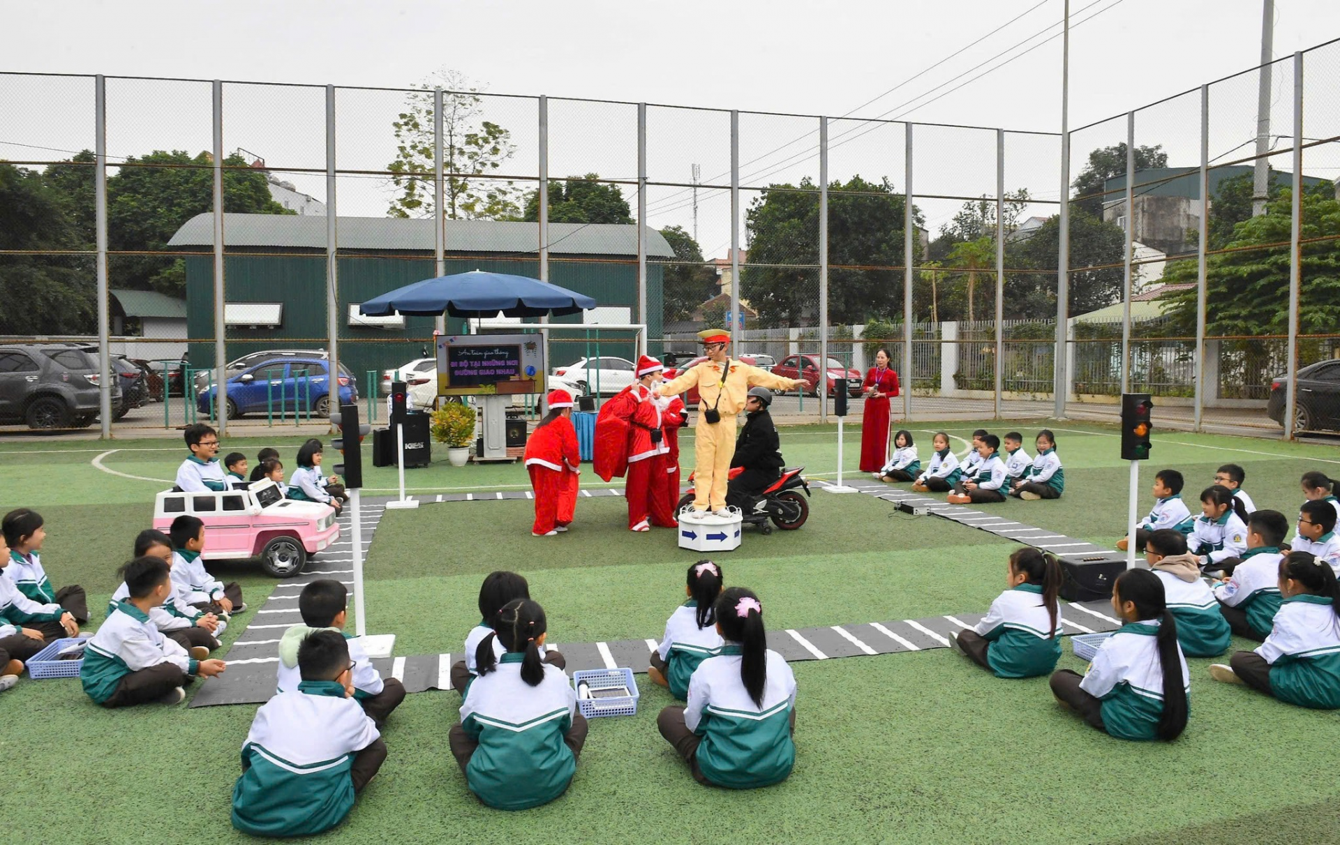 Toyota Việt Nam tri ân khách hàng với ưu đãi tài chính đặc biệt cho Camry Hybrid Toyota Việt Nam tri ân khách hàng với ưu đãi tài chính đặc biệt cho Camry Hybrid