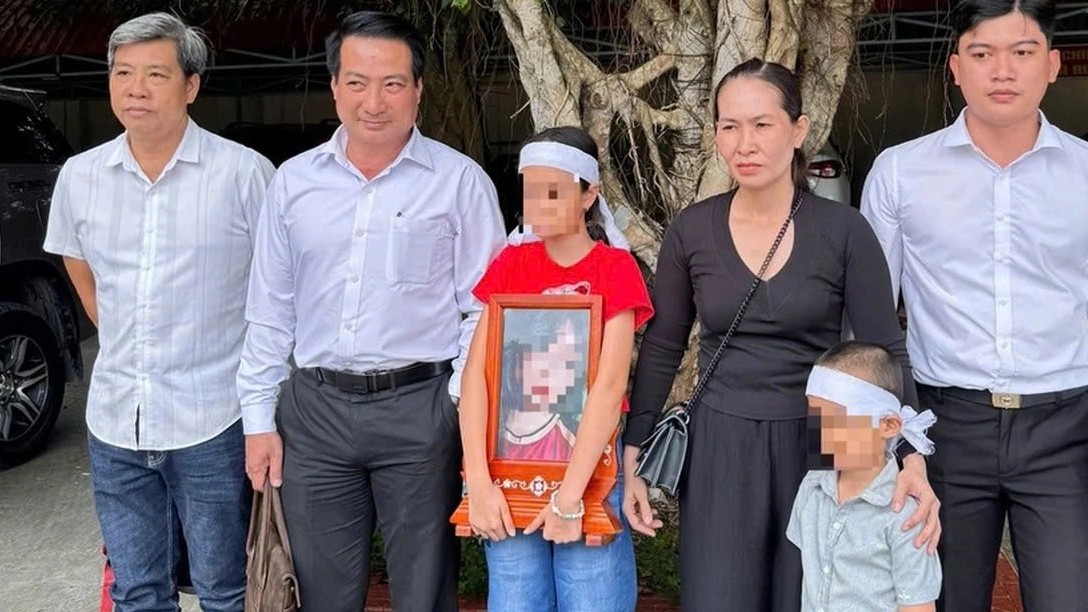 Vụ nữ sinh 14 tuổi ở Vĩnh Long sẽ ra sao sau khi tạm đình chỉ giải quyết?