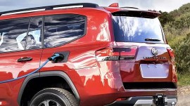 Toyota Land Cruiser LC300 sẽ có bản hybrid cắm sạc