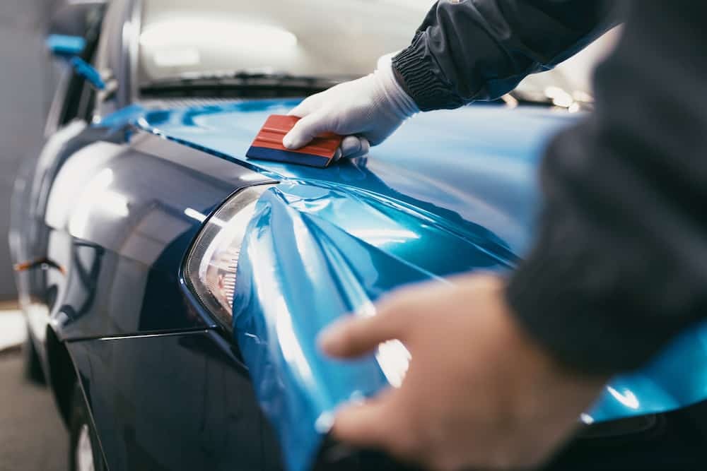 Nên sơn hay dán xe ô tô