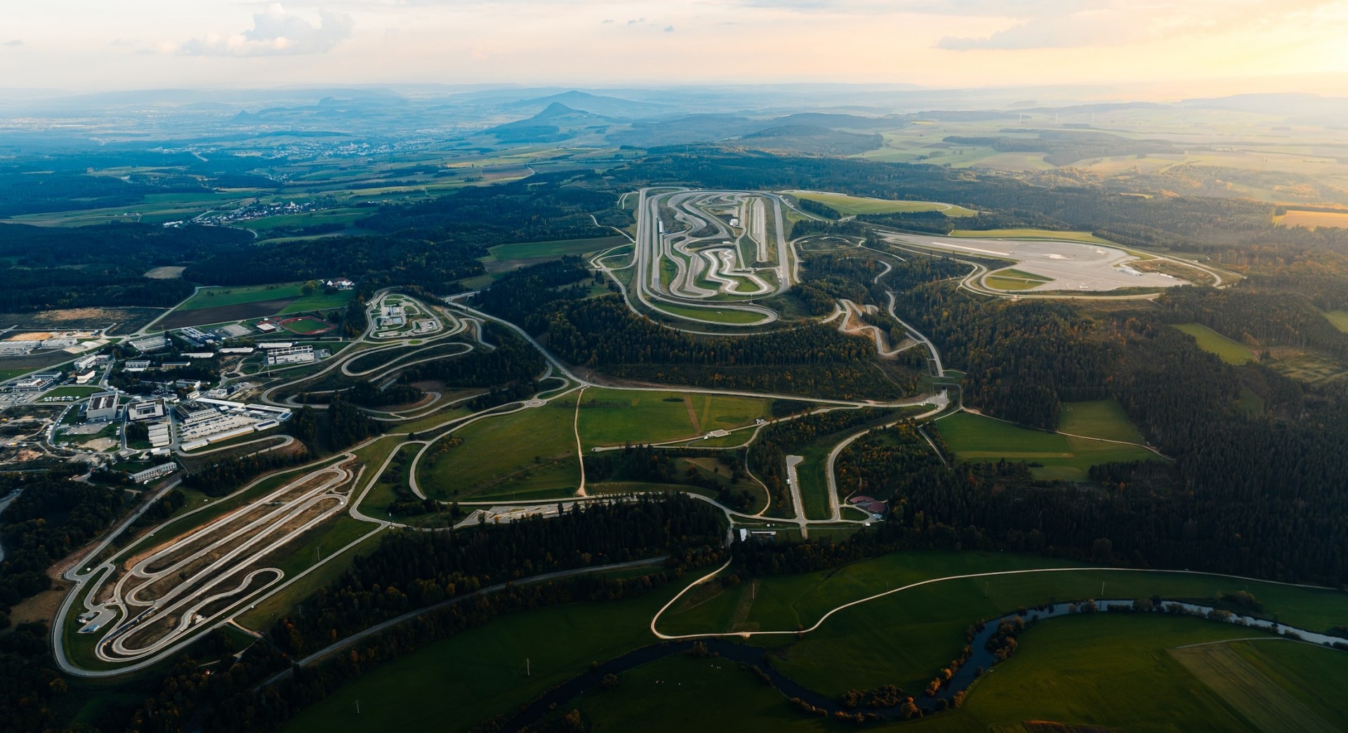 Light Testing Center mới của Mercedes-Benz