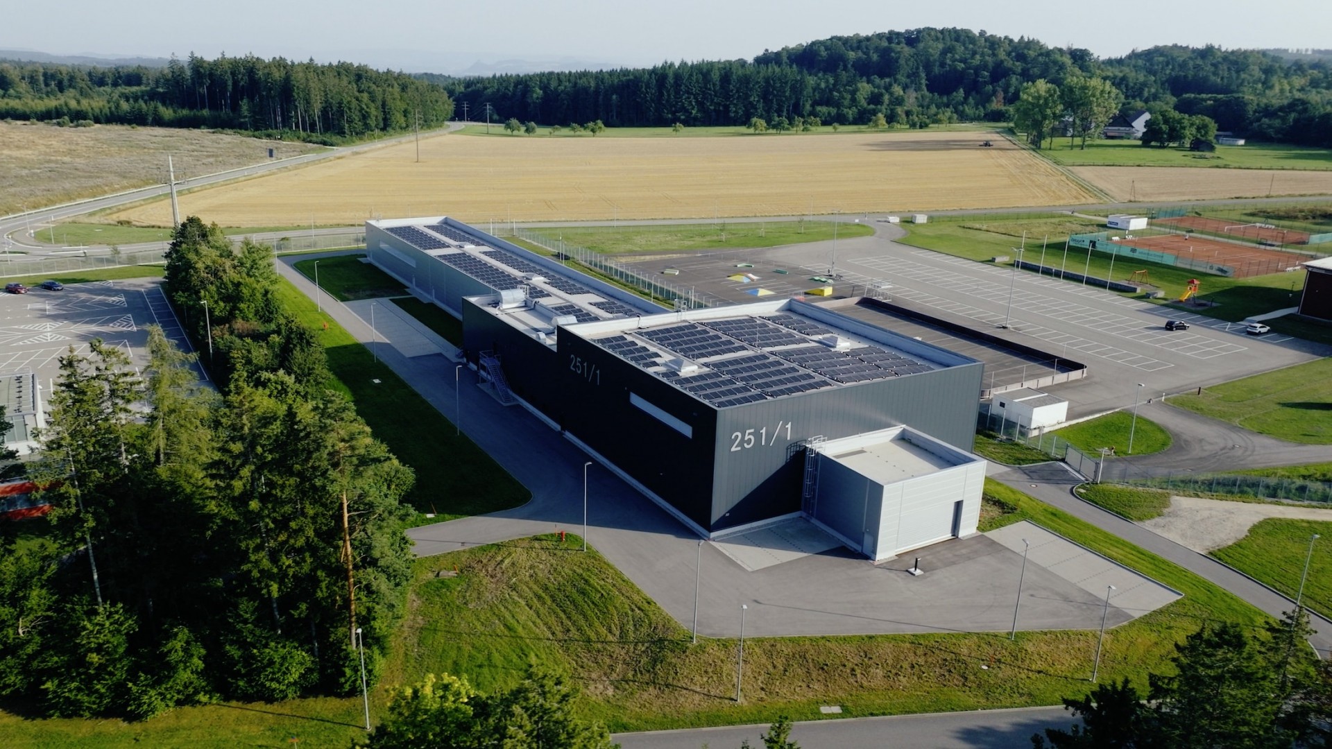 Mercedes-Benz mở cửa trung tâm thử nghiệm đèn chiếu sáng hiện đại bậc nhất Châu Âu