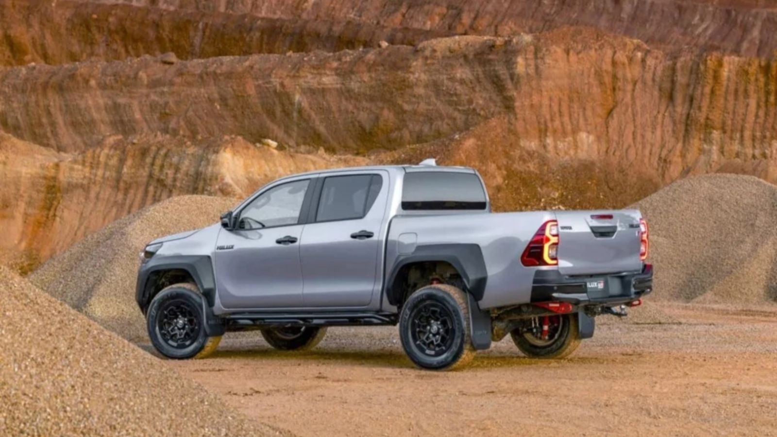 Toyota Hilux thế hệ mới sắp ra mắt, bổ sung bản hybrid và nhiều nâng cấp hiện đại Toyota Hilux thế hệ mới sắp ra mắt