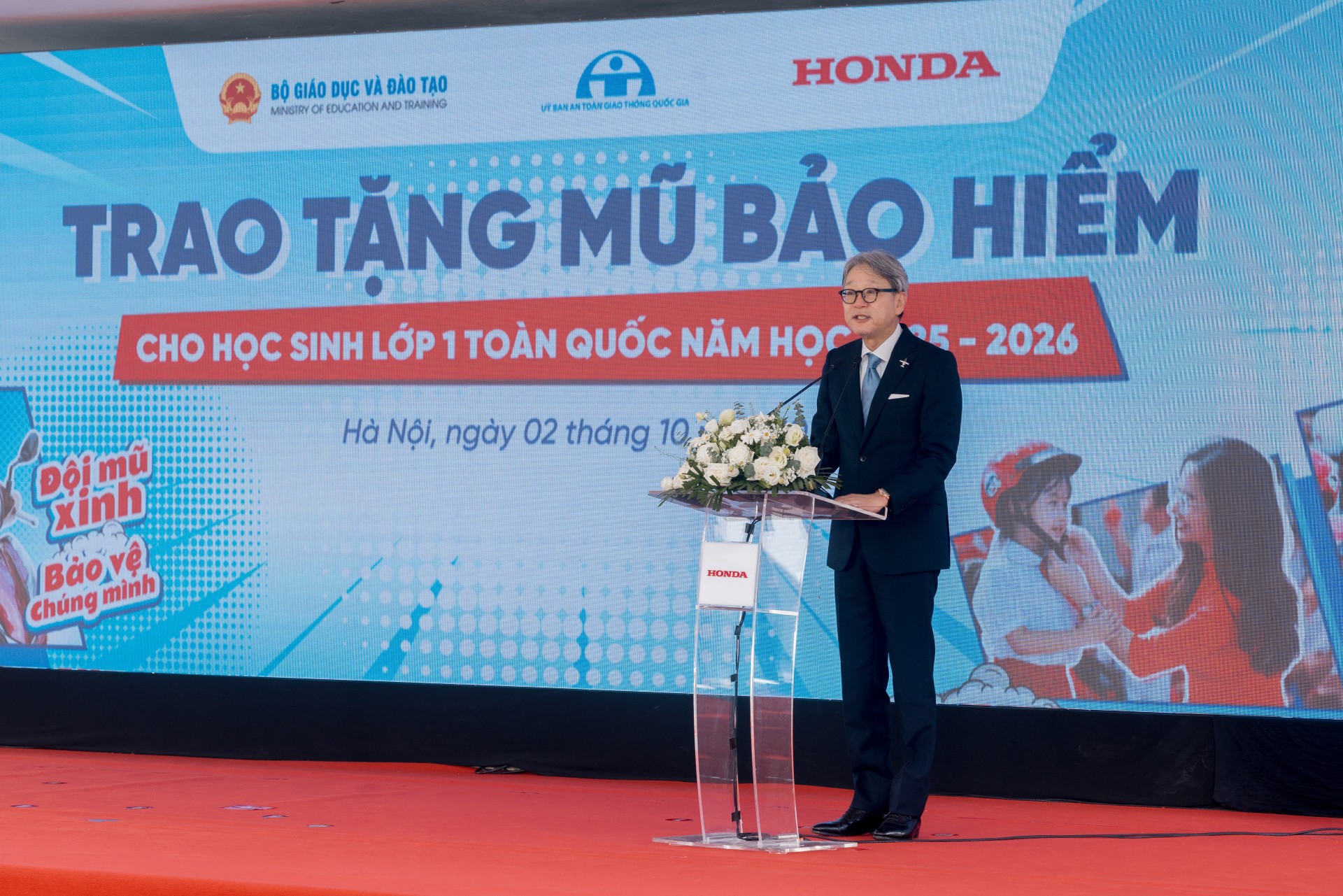 Honda Việt Nam trao tặng mũ bảo hiểm cho học sinh lớp Một toàn quốc năm học 2025 – 2026