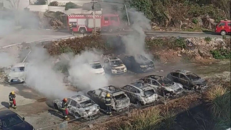 xe điện của Changan - Huawei - CATL bốc cháy tại bãi đỗ