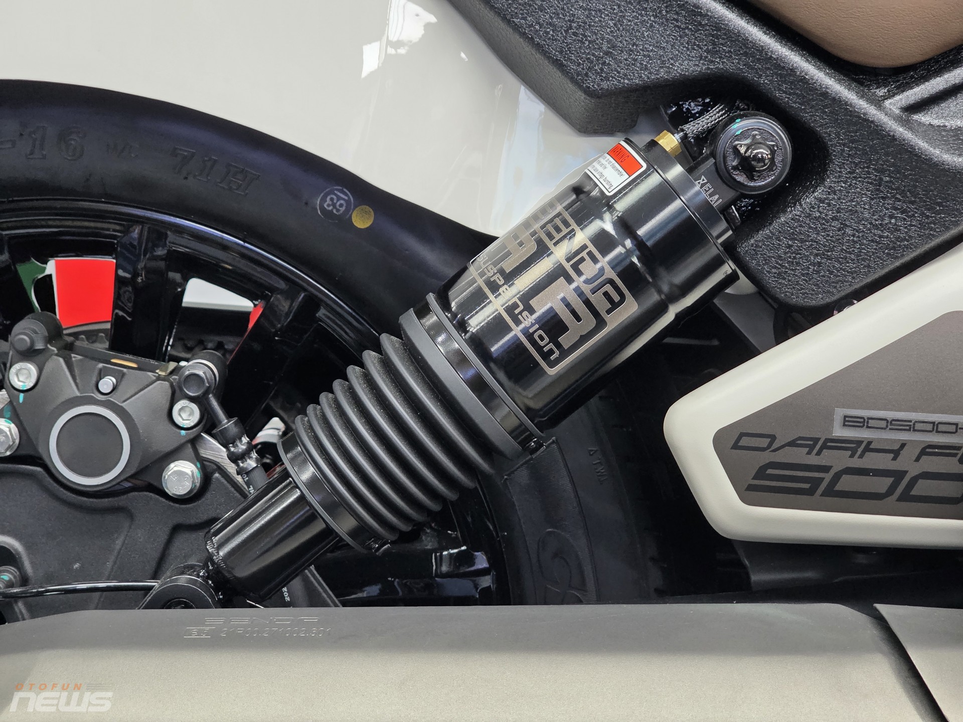 Benda Dark Flag 500 Commander, Cruiser Trung Quốc có động cơ V4 và treo khí nén Benda Dark Flag 500 Commander, Cruiser Trung Quốc có động cơ V4 và treo khí nén