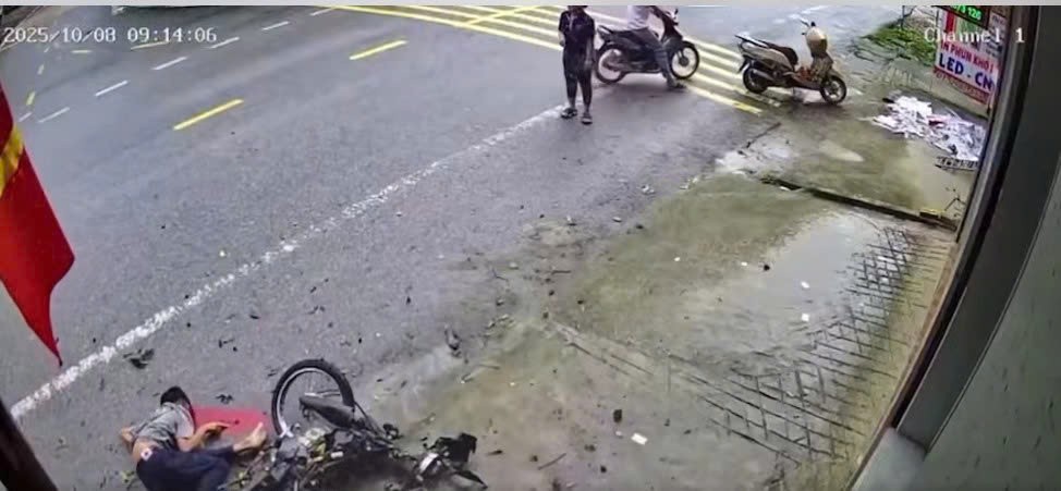 clip tai nạn kinh hoàng của thiếu niên chạy xe máy ẩu tại Tam Đảo