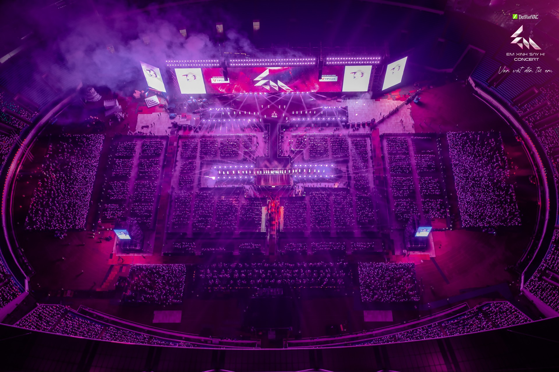 “Phải lòng” Bank Tím tại Em Xinh “Say Hi” Concert Đêm 2