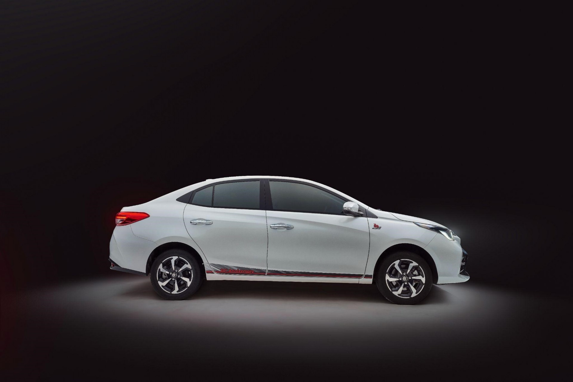 Toyota Vios ra mắt phiên bản Kỷ niệm 30