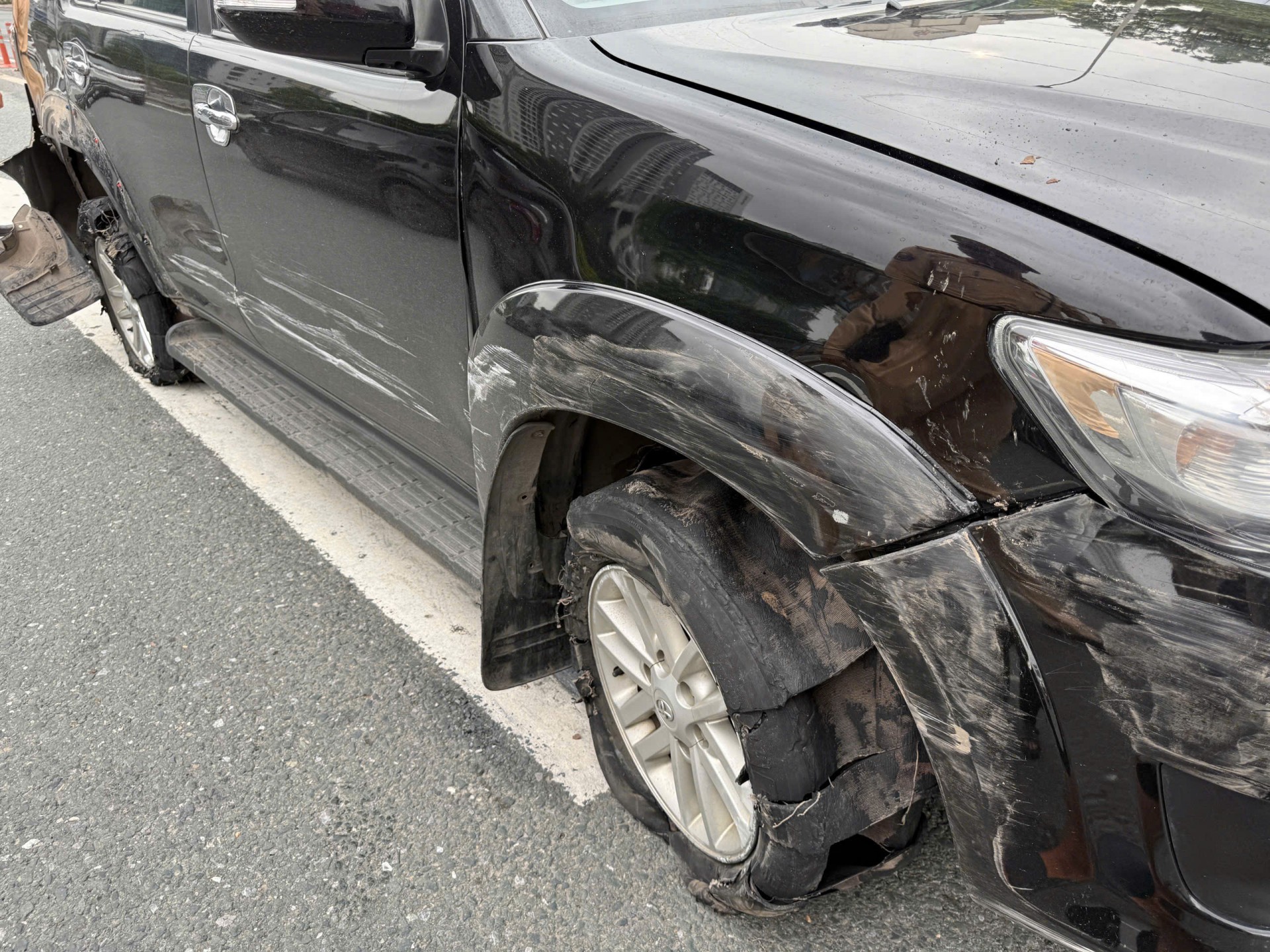 Tài xế say rượu lái xe ngược chiều trên cầu vượt Mai Dịch