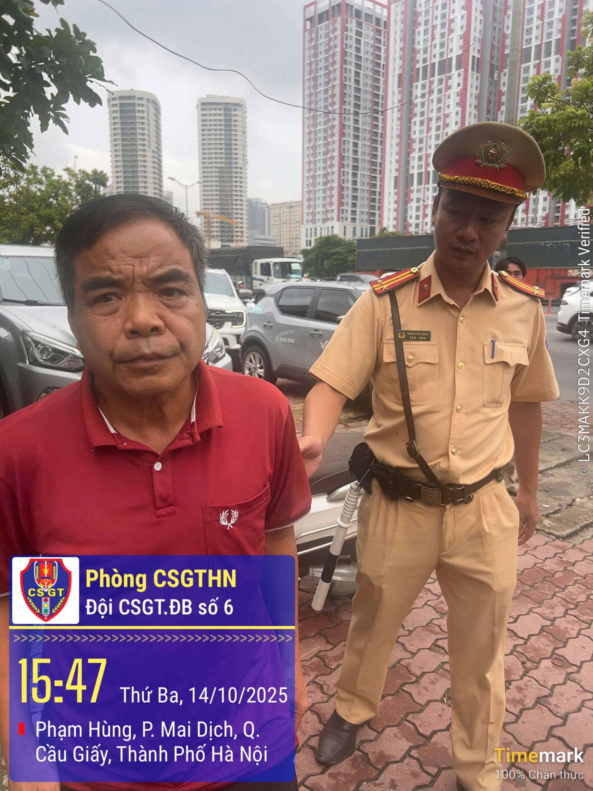 Tài xế say rượu lái xe ngược chiều trên cầu vượt Mai Dịch