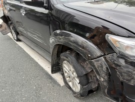 Tài xế say rượu lái xe ngược chiều trên cầu vượt Mai Dịch, nổ hai lốp xe