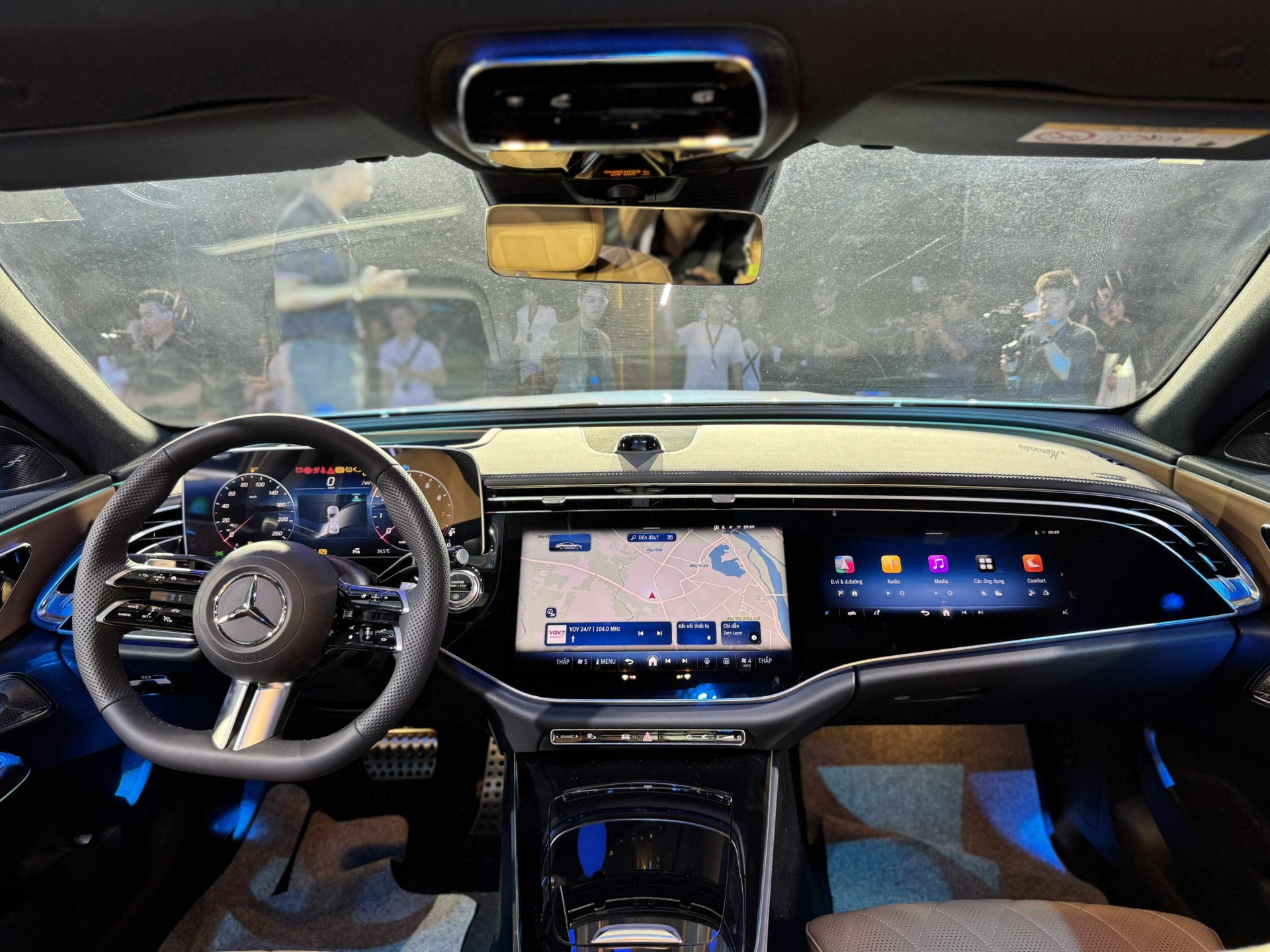 Mercedes-Benz E-Class 2025 ra mắt tại Việt Nam với 3 phiên bản, giá từ 2,39 tỷ đồng Mercedes-Benz E-Class 2025 ra mắt tại Việt Nam với 3 phiên bản, giá từ 2,39 tỷ đồng