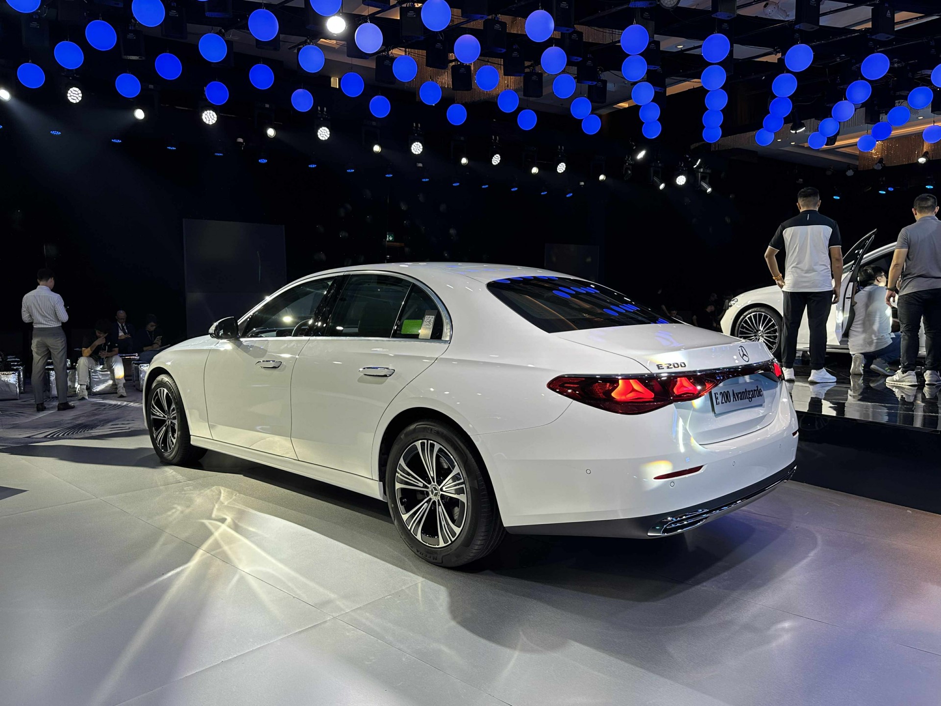 Mercedes-Benz E-Class 2025 ra mắt tại Việt Nam với 3 phiên bản, giá từ 2,39 tỷ đồng Mercedes-Benz E-Class 2025 ra mắt tại Việt Nam với 3 phiên bản, giá từ 2,39 tỷ đồng