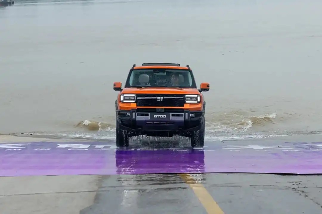 Jetour Zongheng G700 vượt sông