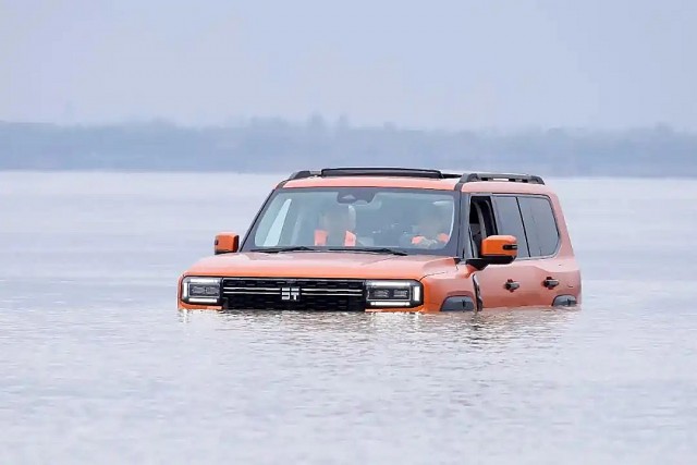 Vì sao chiếc SUV Trung Quốc này có thể vượt khúc sông Trường Giang rộng 1,5 km