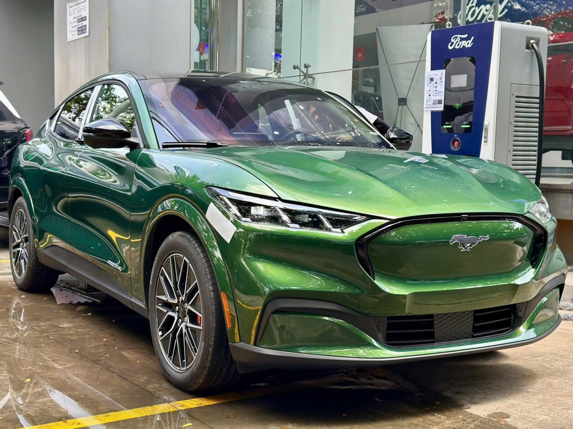 Ford Mustang Mach-E bàn giao 13 xe trong tháng đầu tiên Ford Mustang Mach-E bàn giao xe tháng 10