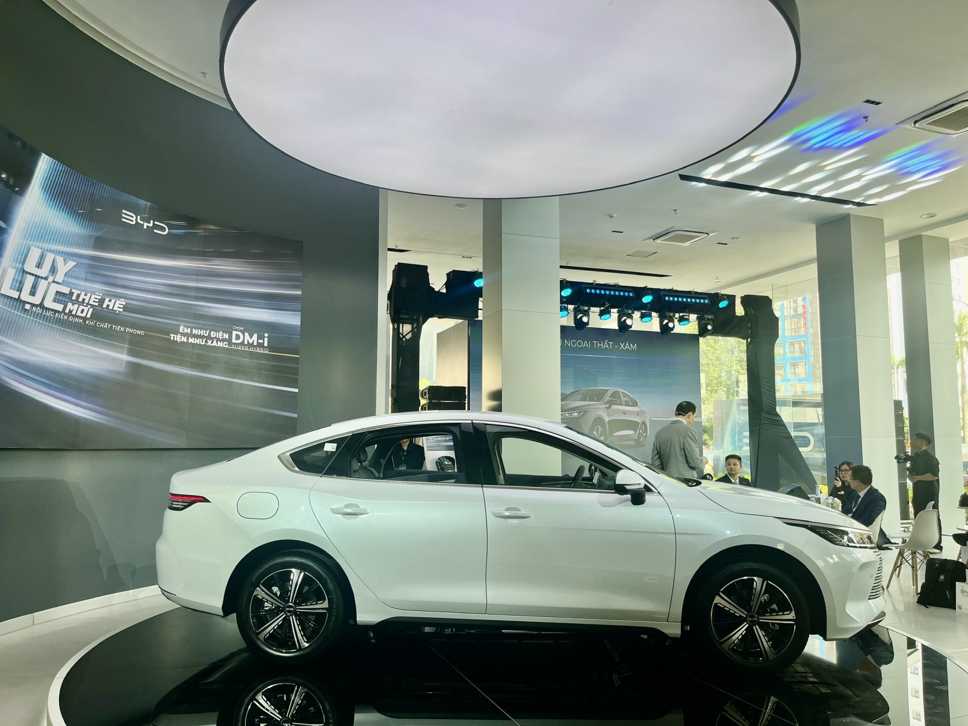 BYD SEAL 5 giá 696 triệu đồng