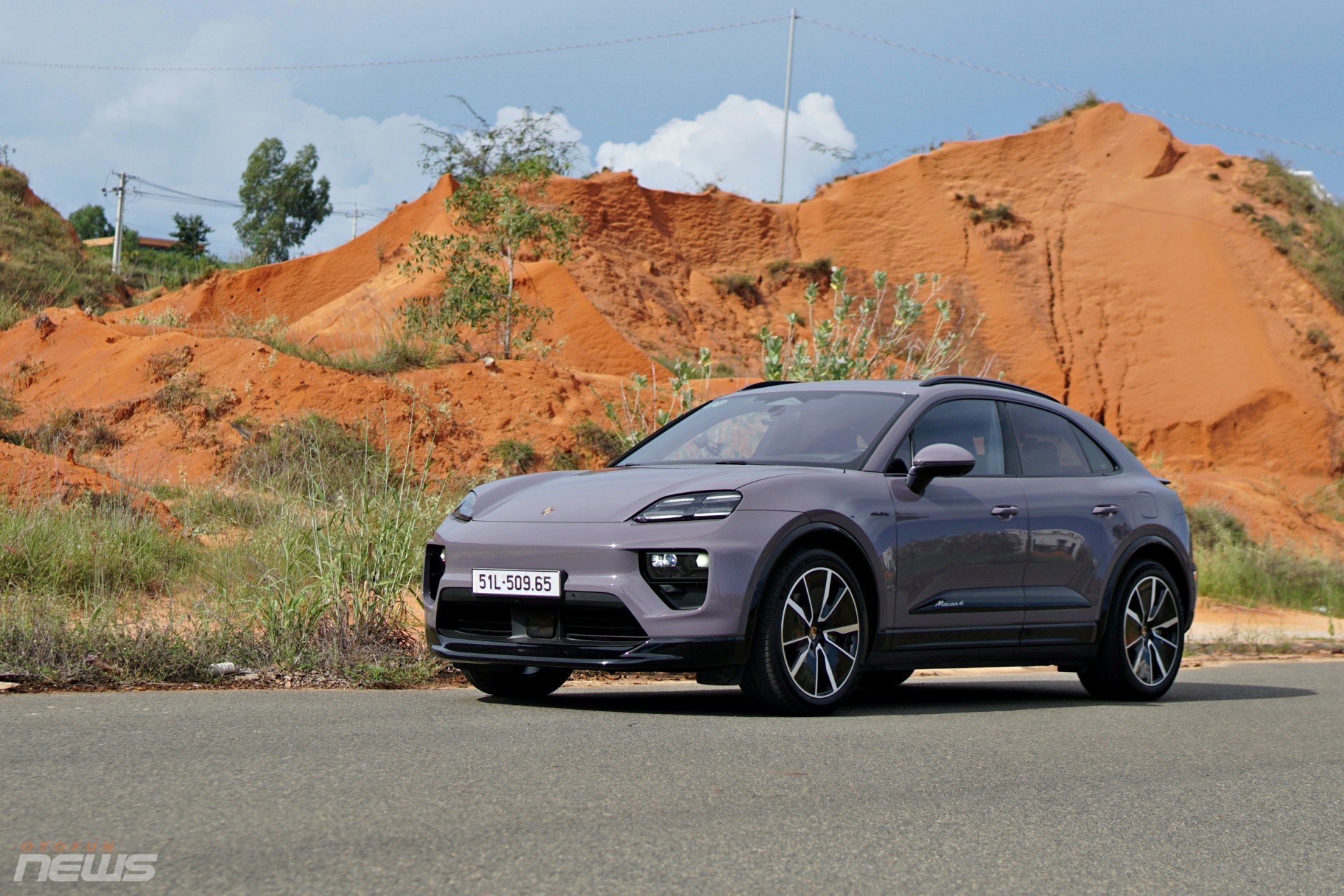 Cận cảnh Porsche Macan EV, SUV điện thể thao đậm chất Porsche