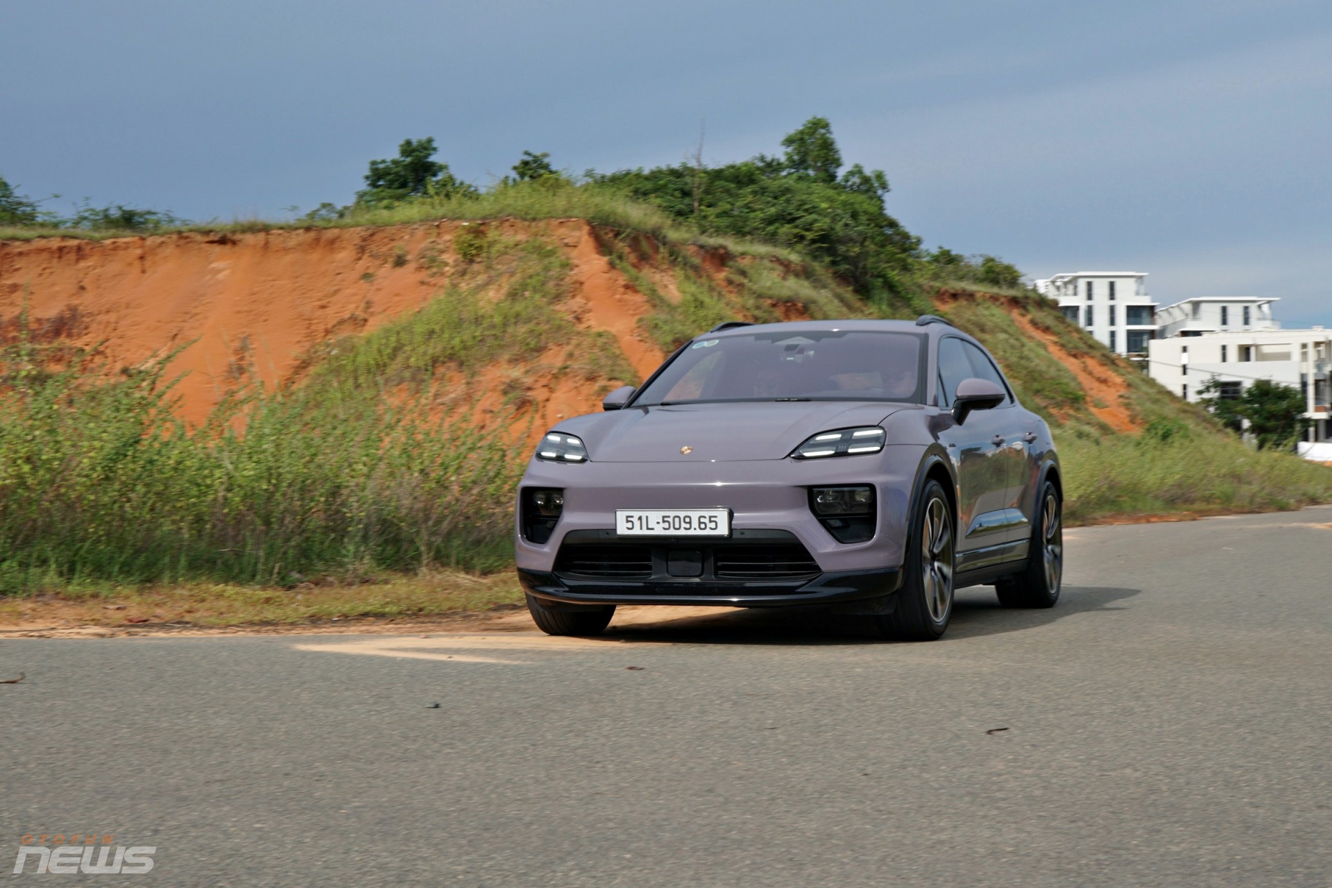 Cận cảnh Porsche Macan EV, SUV điện thể thao đậm chất Porsche