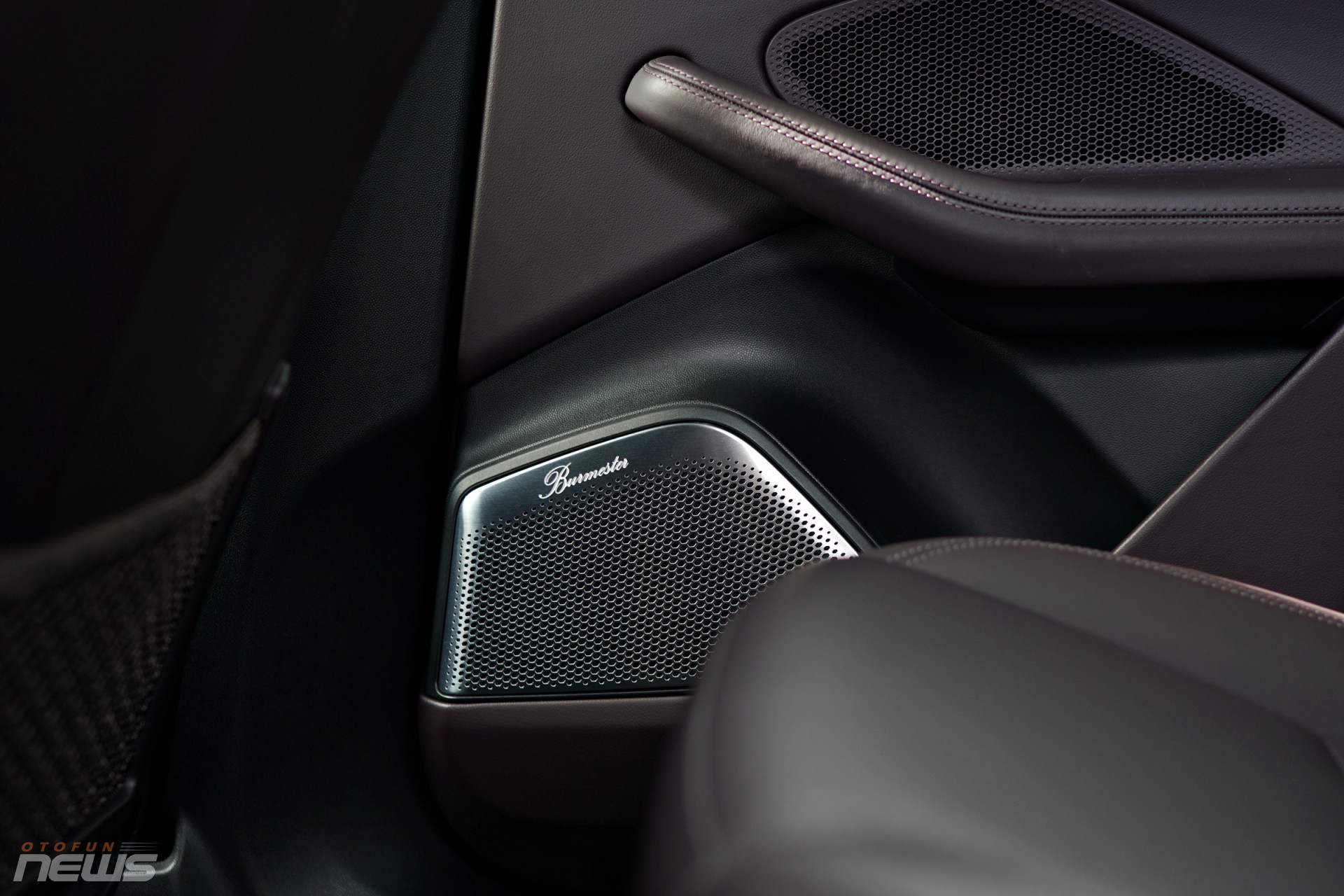 Cận cảnh Porsche Macan EV, SUV điện thể thao đậm chất Porsche