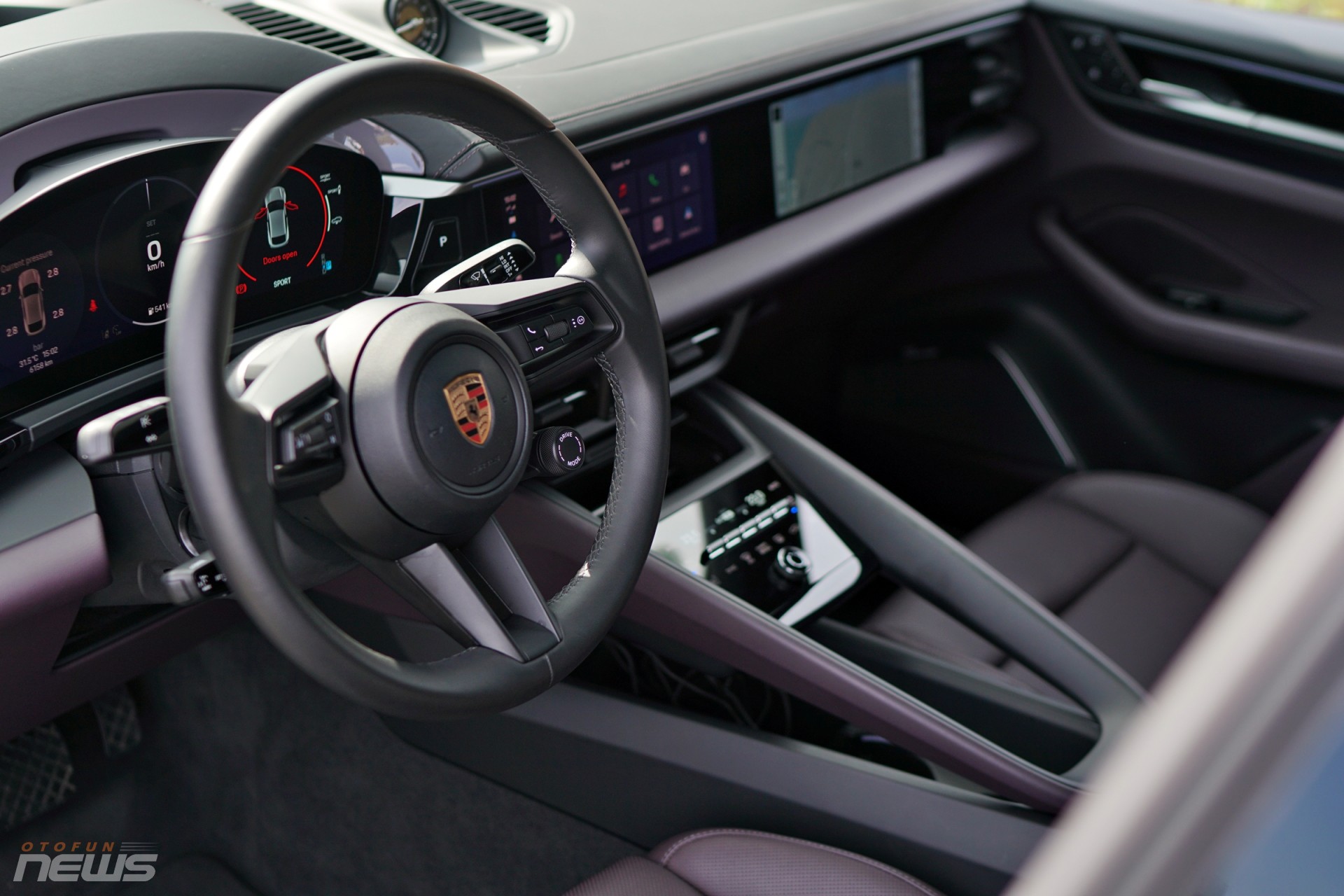 Cận cảnh Porsche Macan EV, SUV điện thể thao đậm chất Porsche