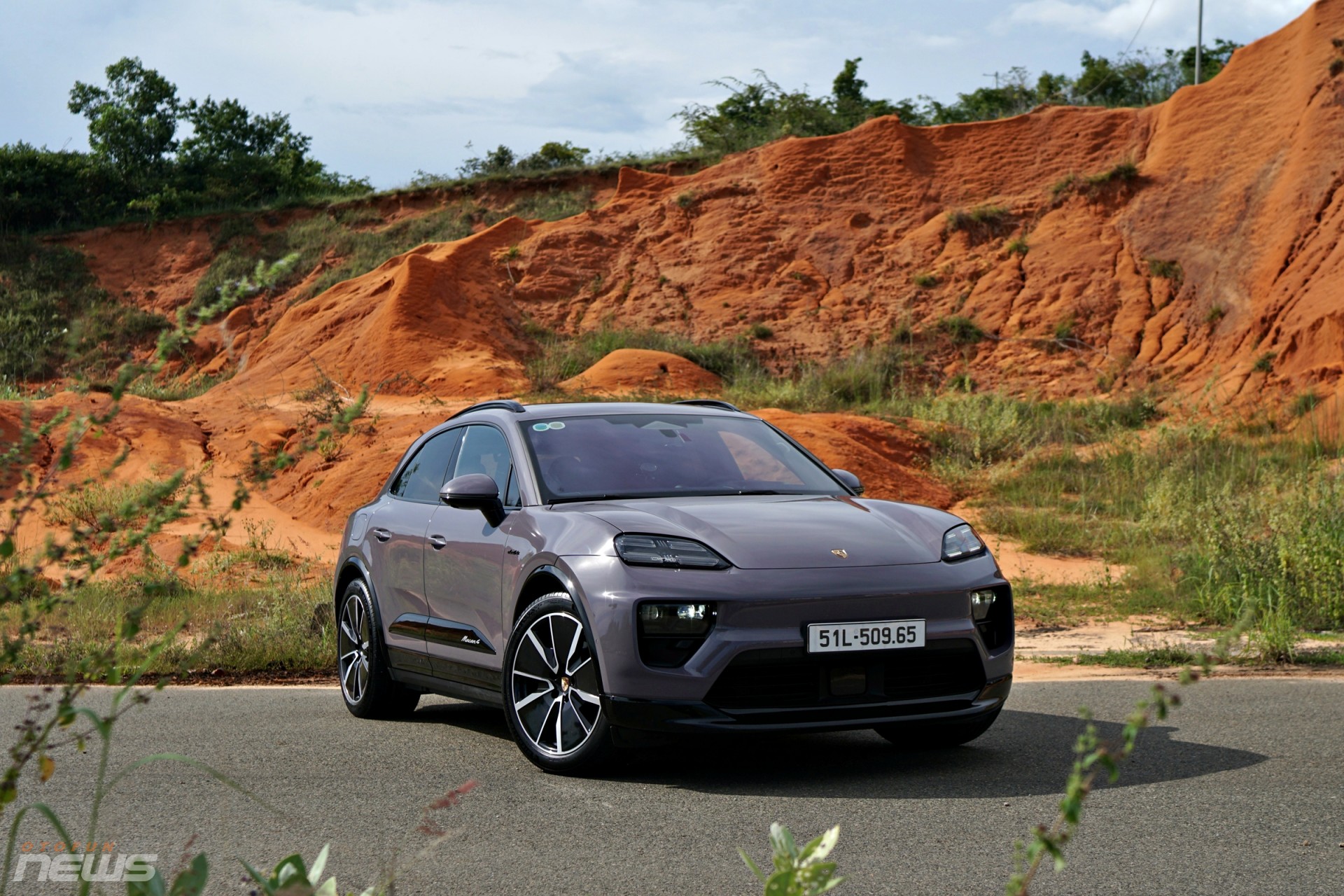 Cận cảnh Porsche Macan EV, SUV điện thể thao đậm chất Porsche