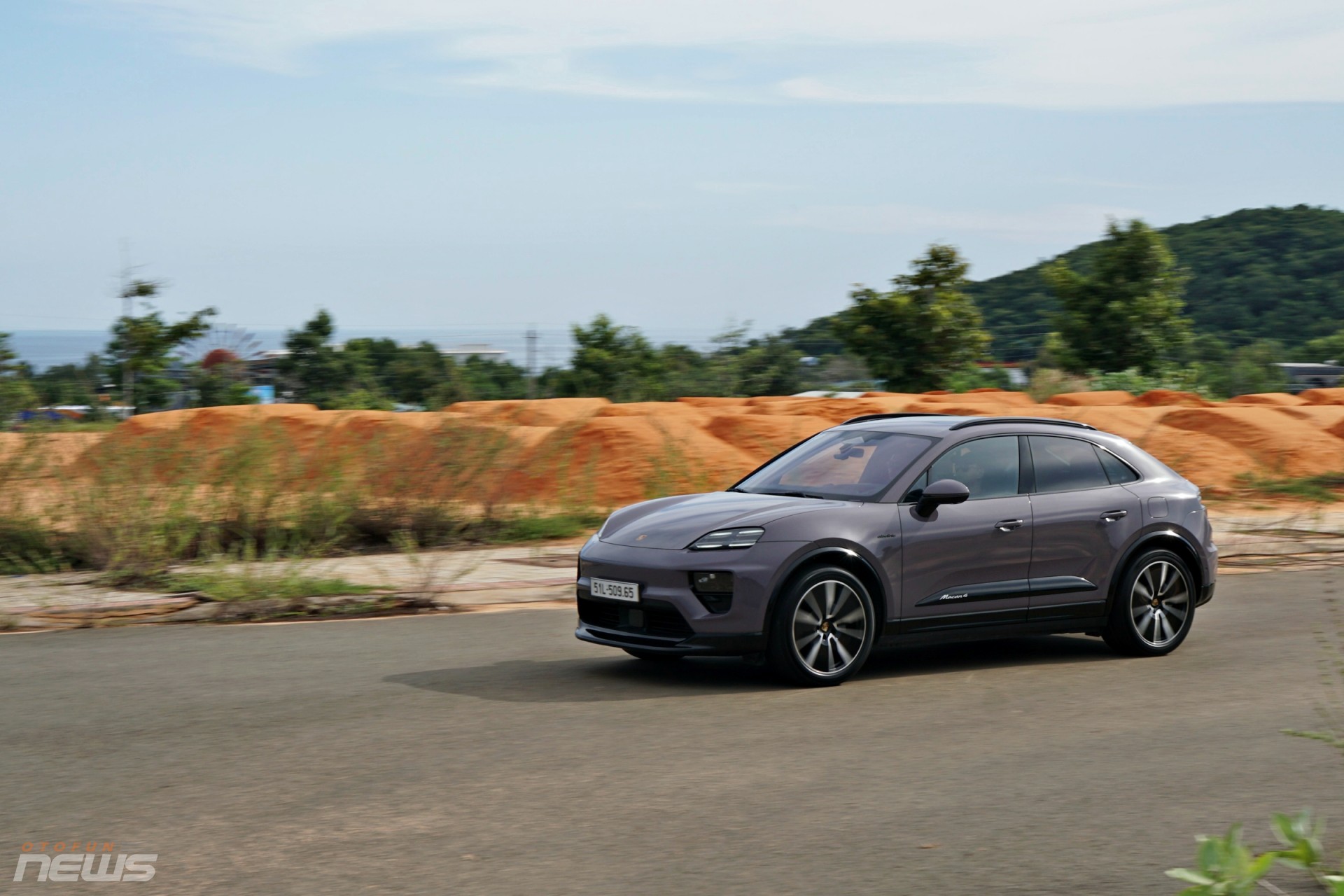 Cận cảnh Porsche Macan EV, SUV điện thể thao đậm chất Porsche