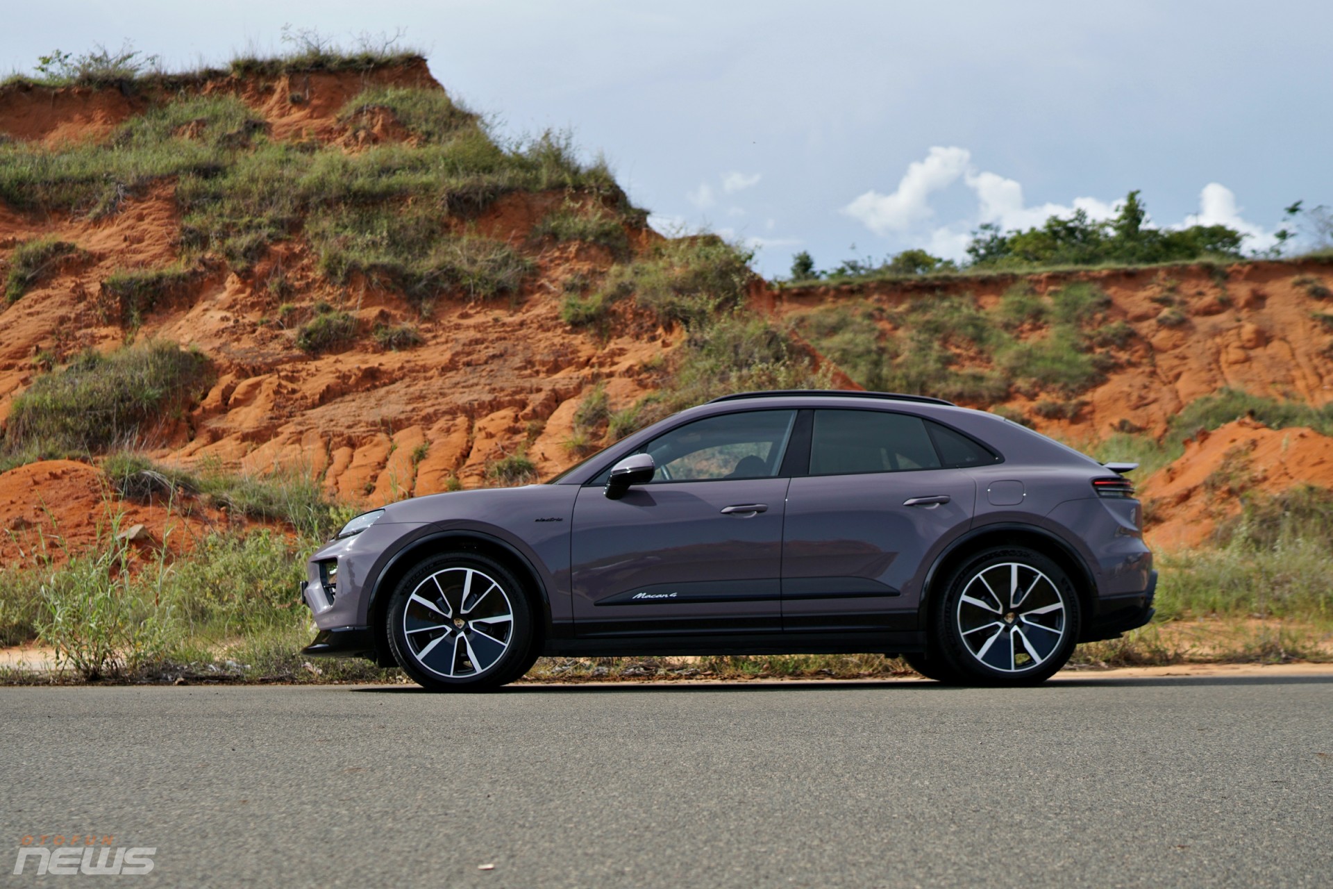 Cận cảnh Porsche Macan EV, SUV điện thể thao đậm chất Porsche