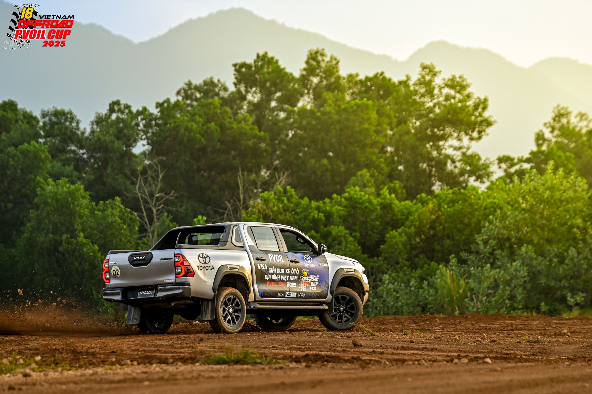 Chiêm ngưỡng bộ ảnh cổ động giải PVOIL VOC 2025 với Toyota Hilux