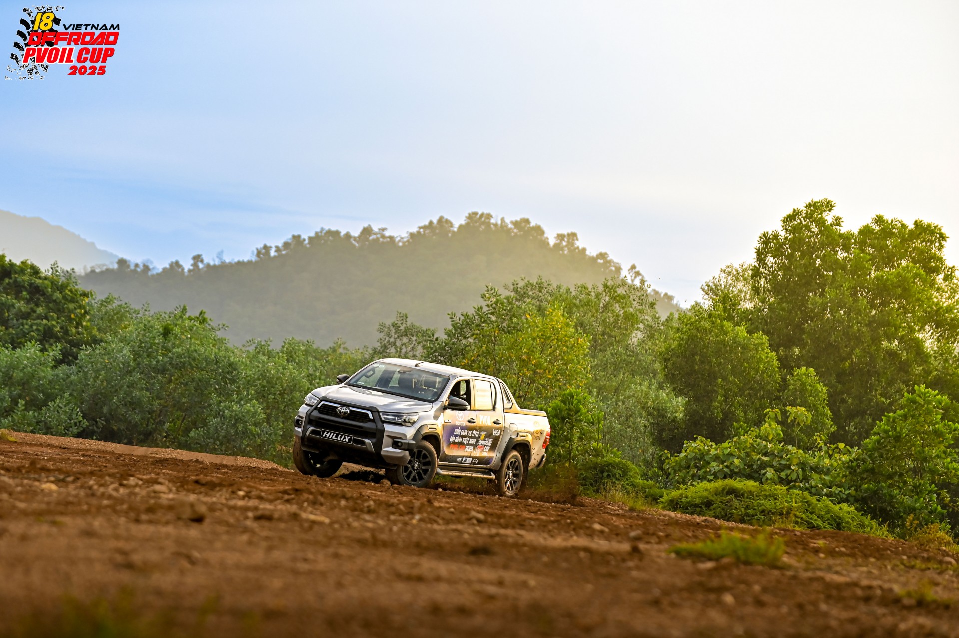 Chiêm ngưỡng bộ ảnh cổ động giải PVOIL VOC 2025 với Toyota Hilux