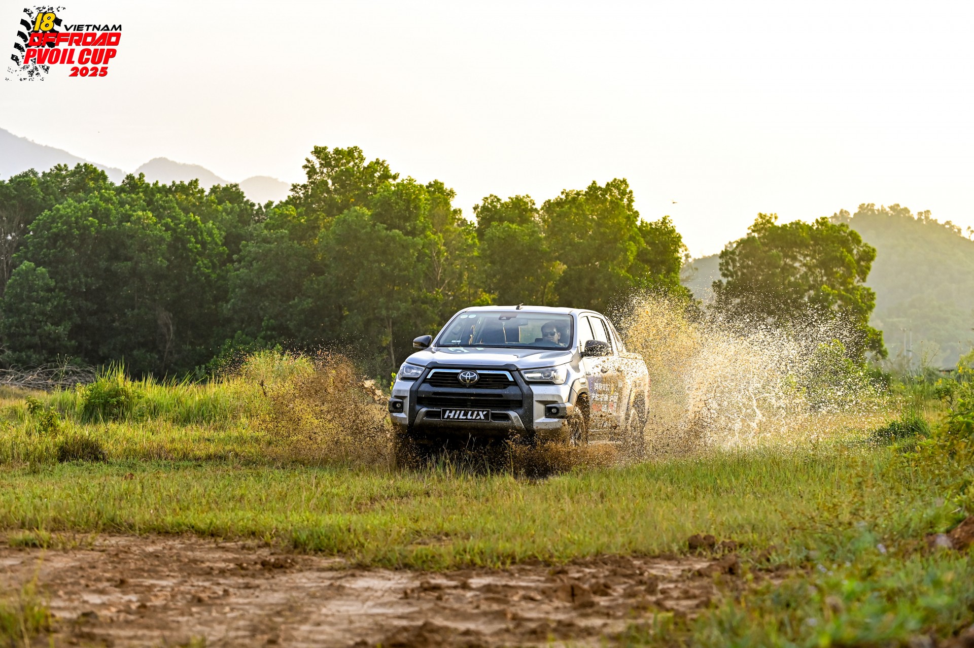 Chiêm ngưỡng bộ ảnh cổ động giải PVOIL VOC 2025 với Toyota Hilux