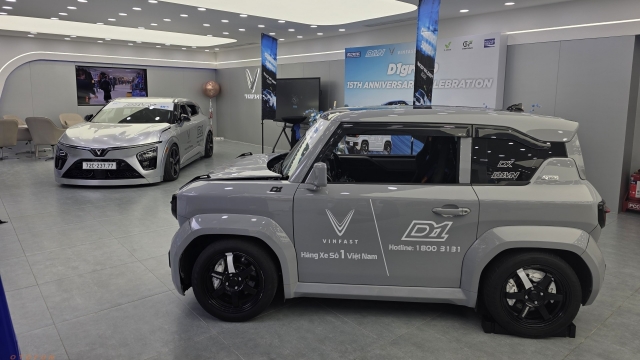 Cận cảnh VinFast VF 3 và VF 7 độ drift đầu tiên tại Việt Nam