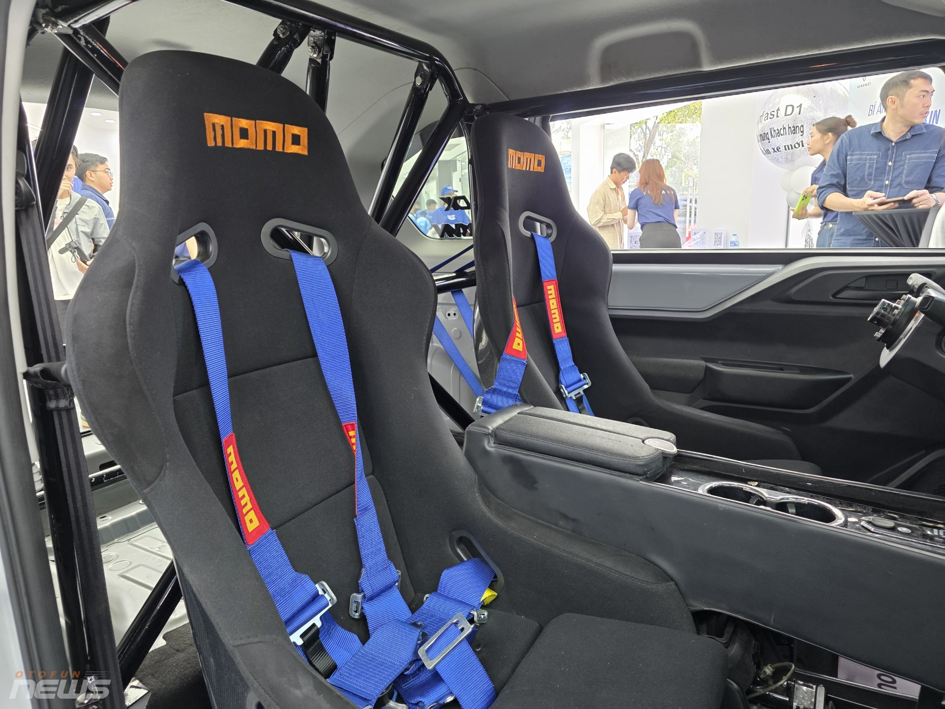 Cận cảnh VinFast VF 3 và VF 7 độ drift đầu tiên tại Việt Nam