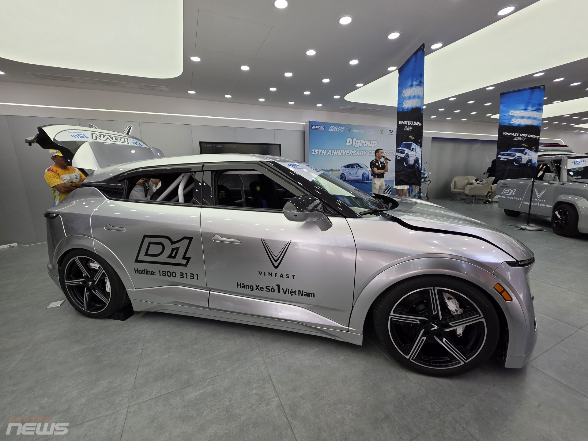 Cận cảnh VinFast VF 3 và VF 7 độ drift đầu tiên tại Việt Nam