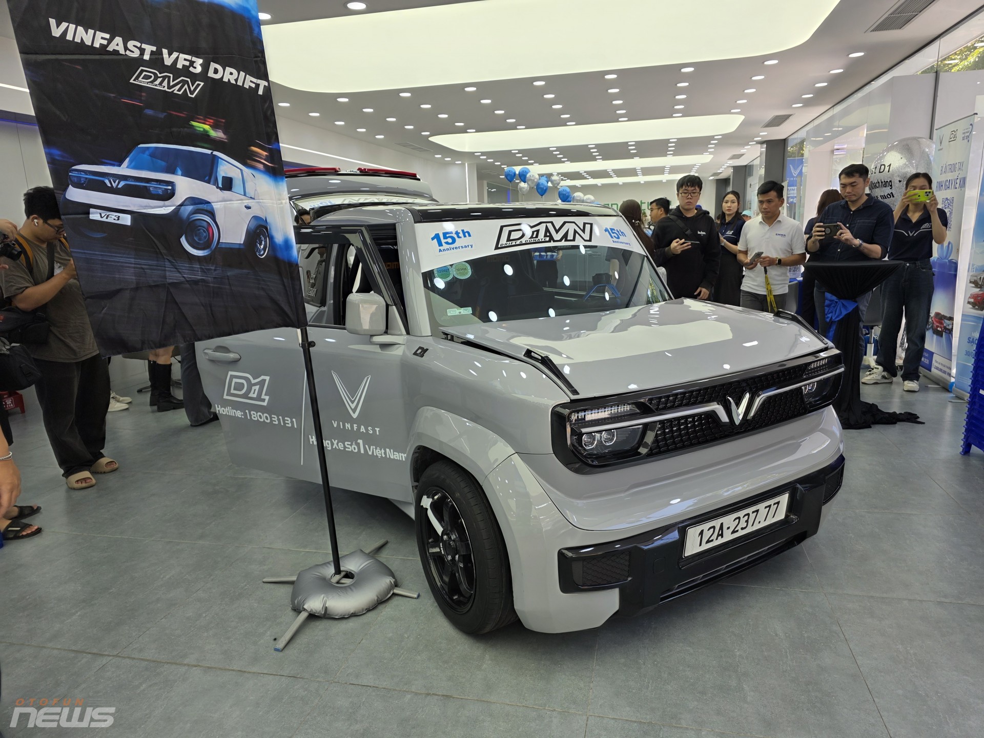 Cận cảnh VinFast VF 3 và VF 7 độ drift đầu tiên tại Việt Nam Cận cảnh VinFast VF 3 và VF 7 độ drift đầu tiên tại Việt Nam
